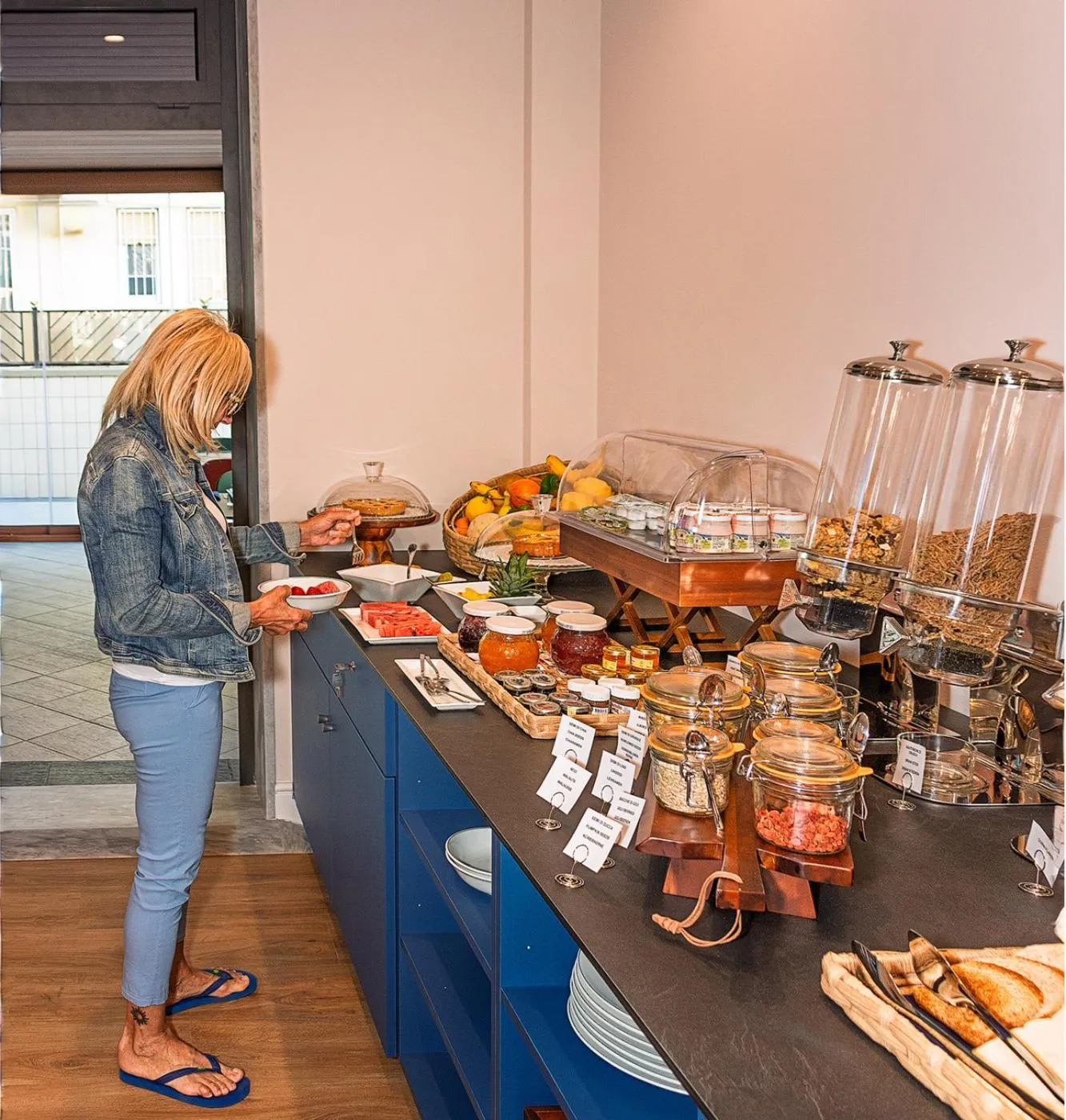 Breakfast in Hotel Harmony-Smile