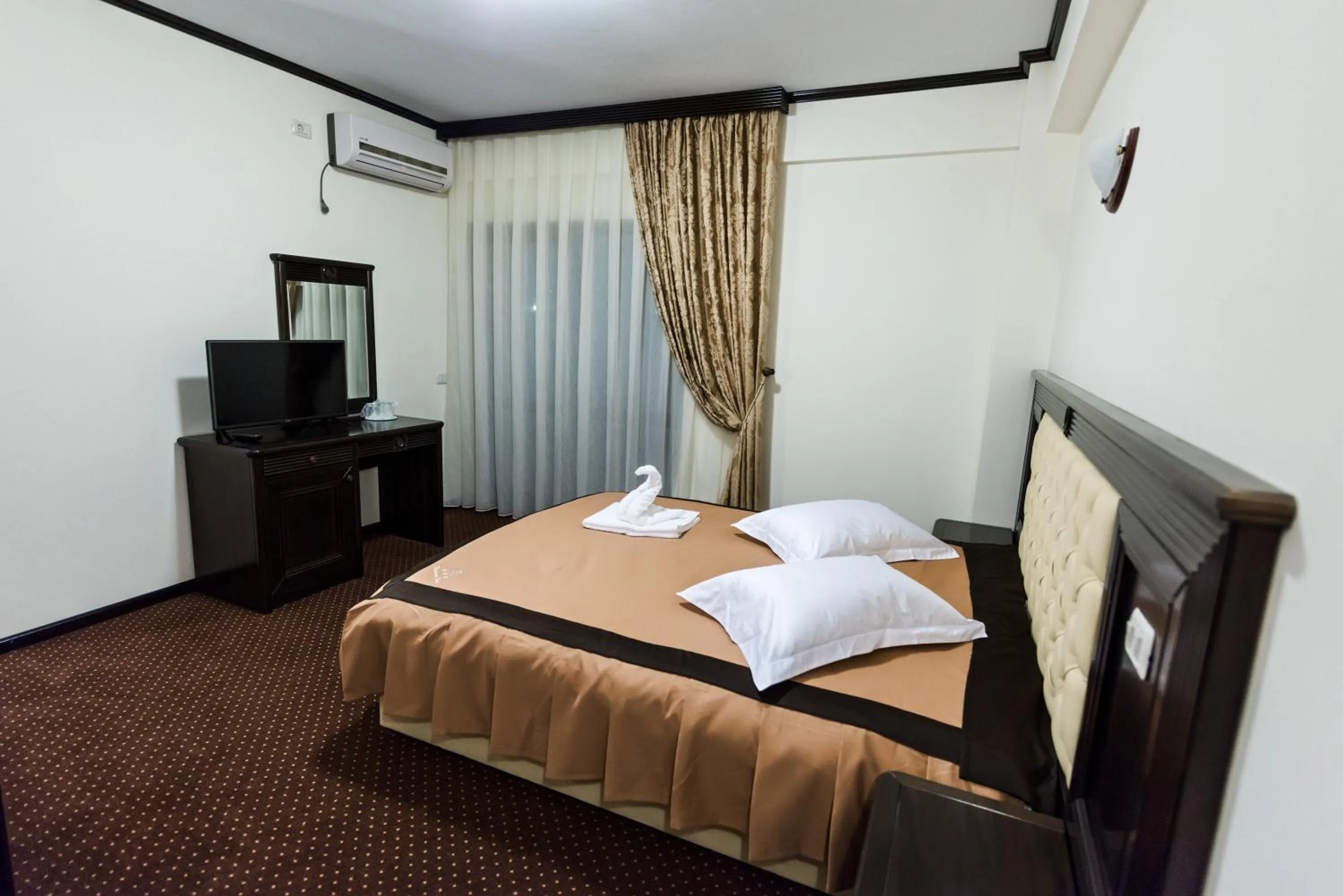 Bed in Pensiunea Iriss