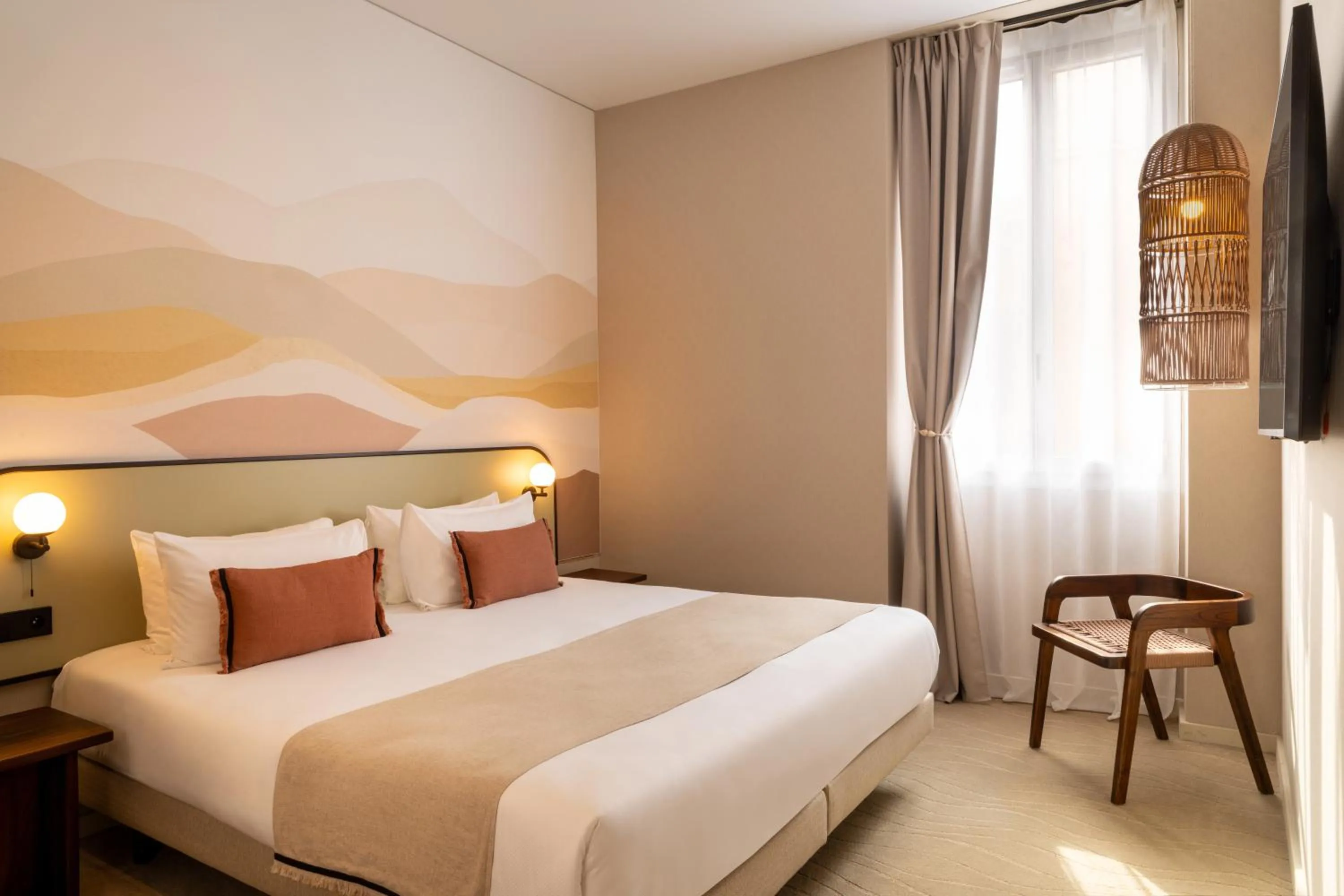 Bedroom, Bed in Ikonik Marengo