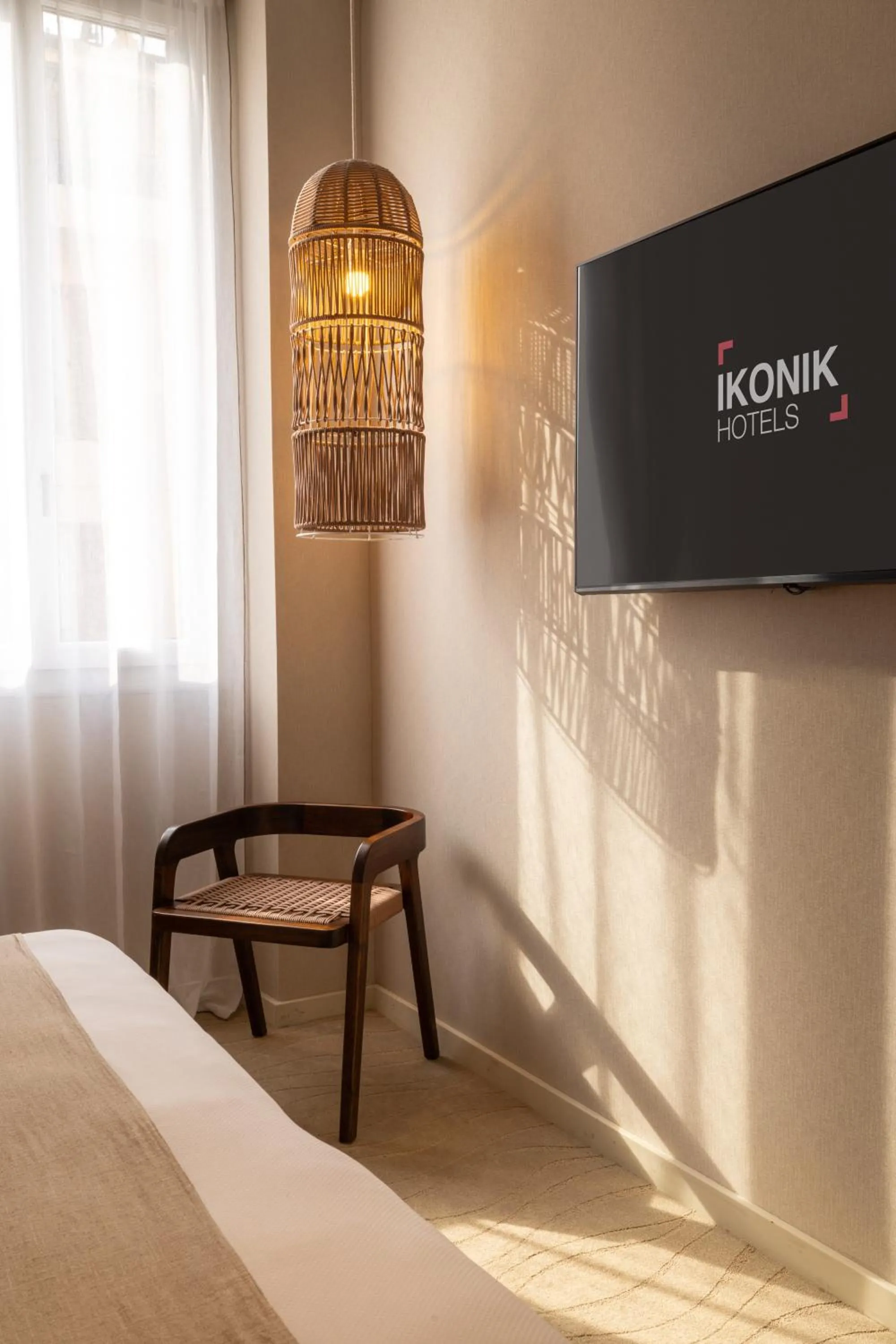 Bedroom, Bed in Ikonik Marengo