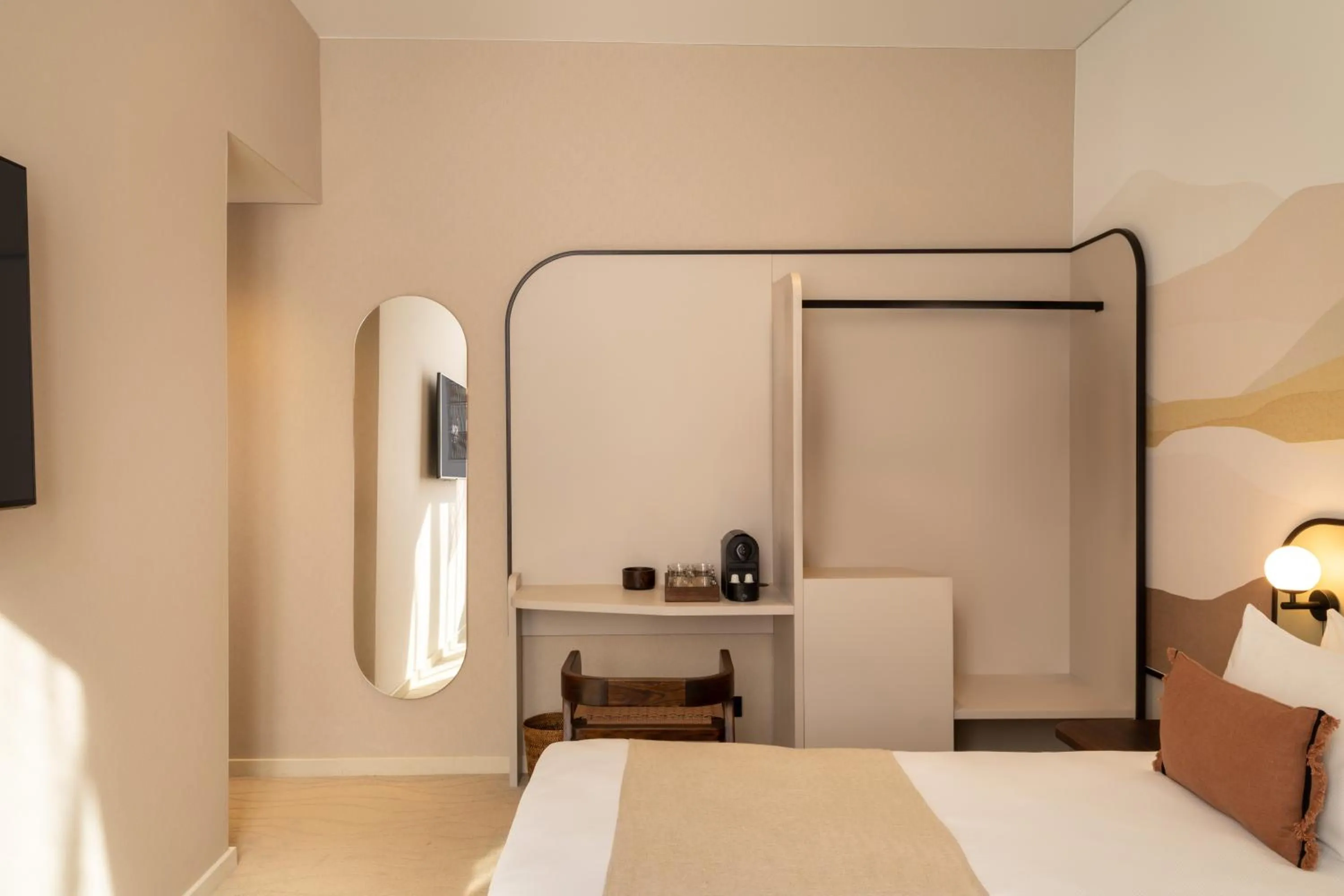 Bedroom, Bed in Ikonik Marengo