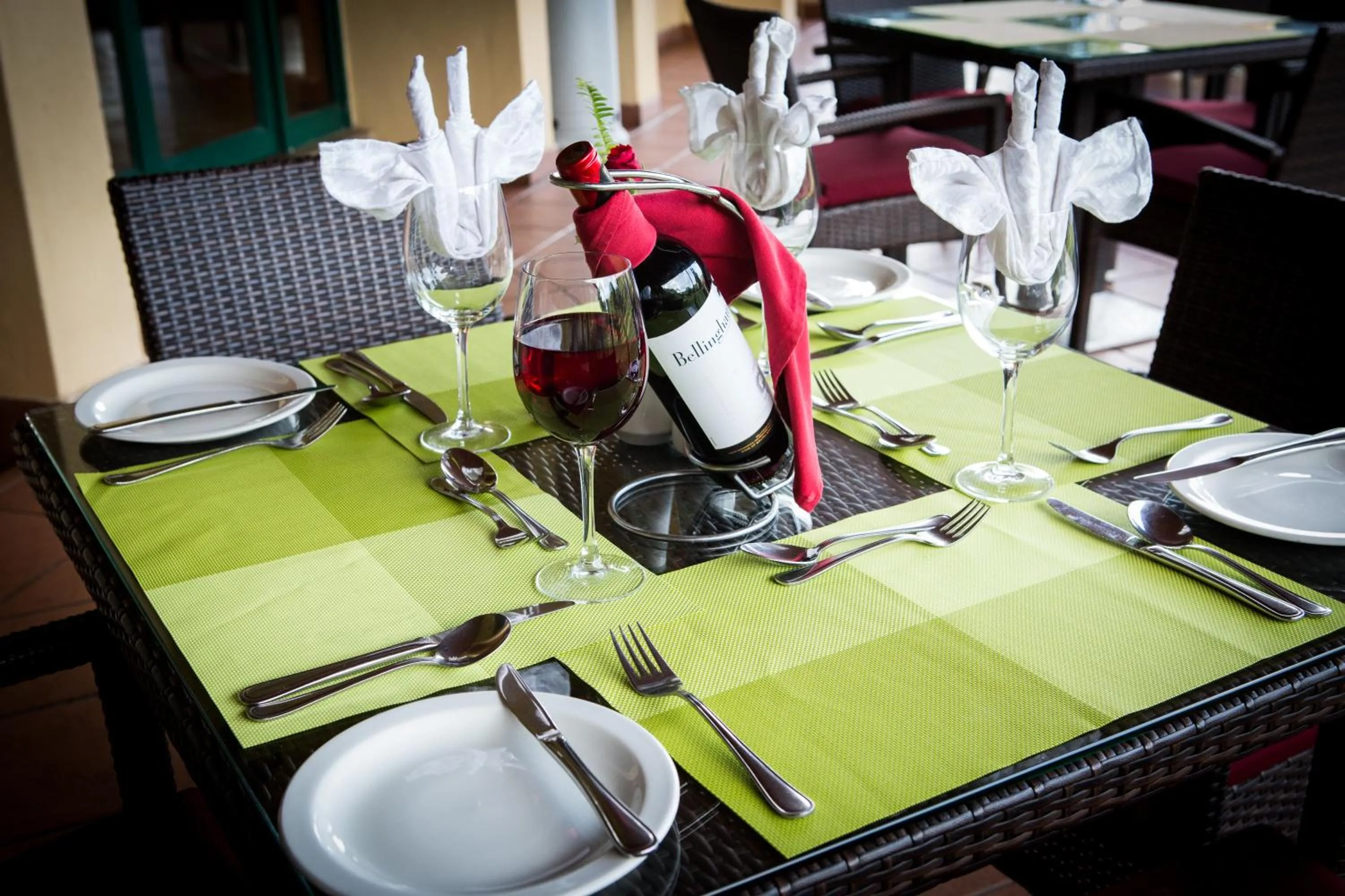 Restaurant/places to eat in M'kango Golfview Hotel
