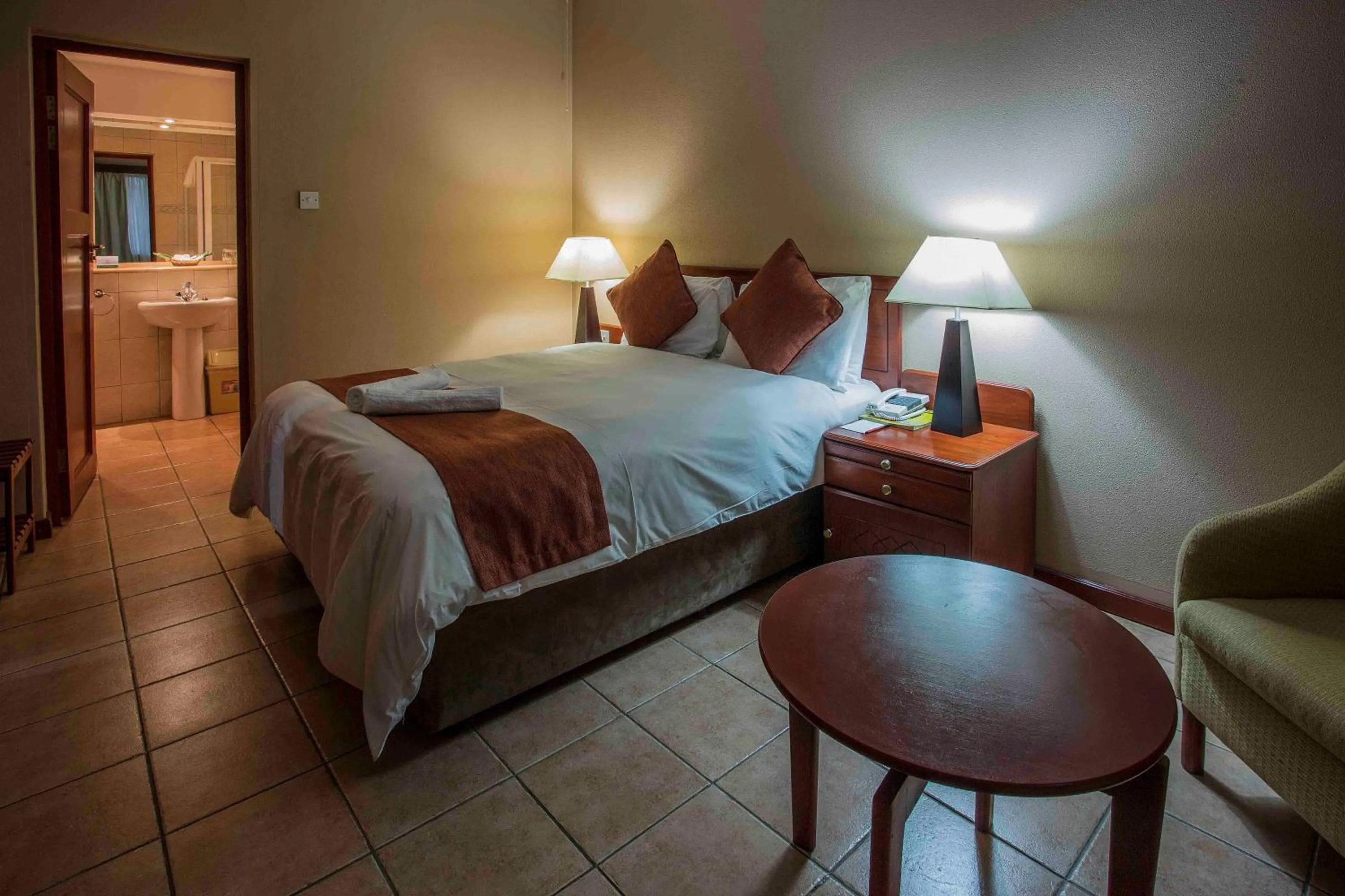 Bed in M'kango Golfview Hotel
