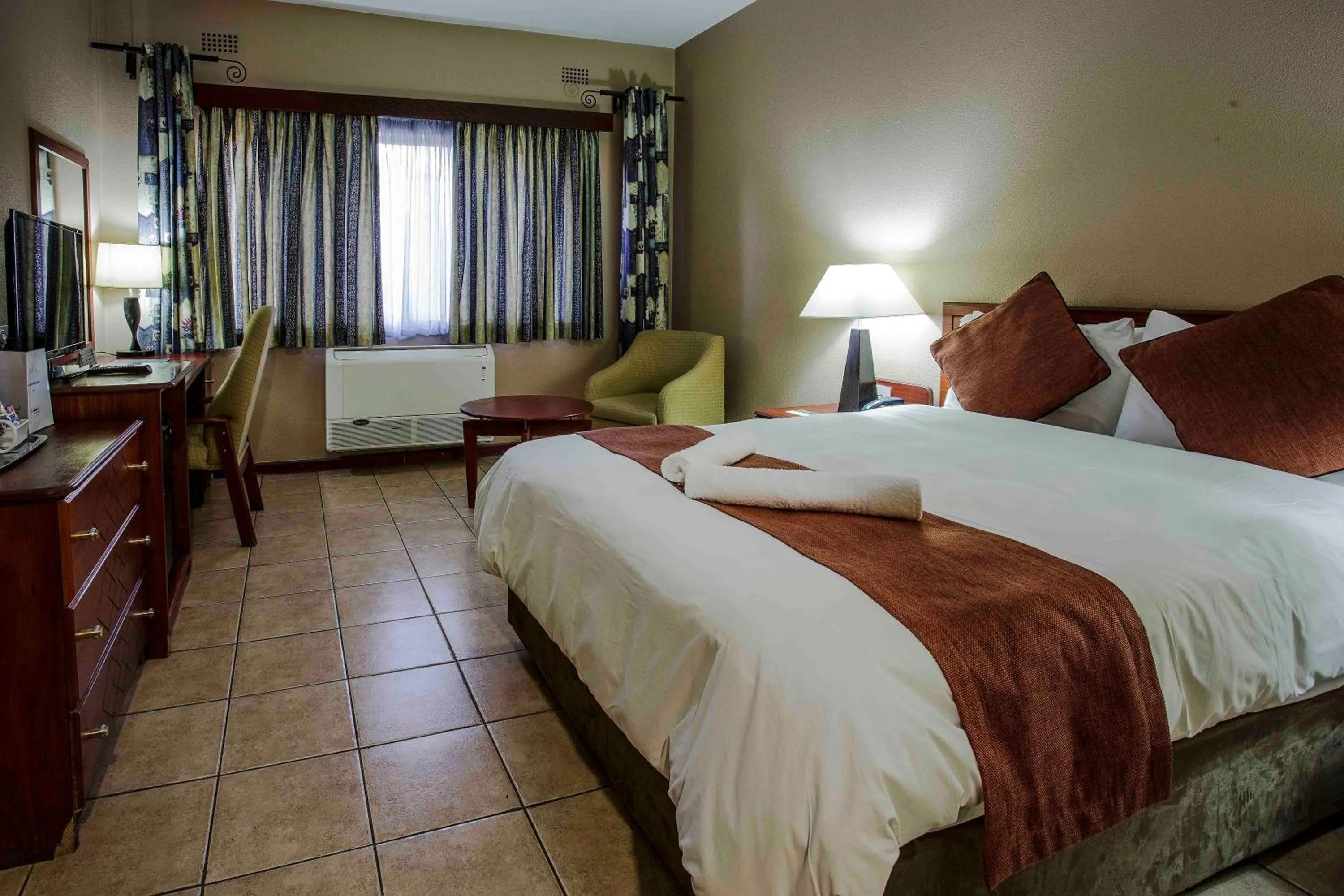 Bed in M'kango Golfview Hotel
