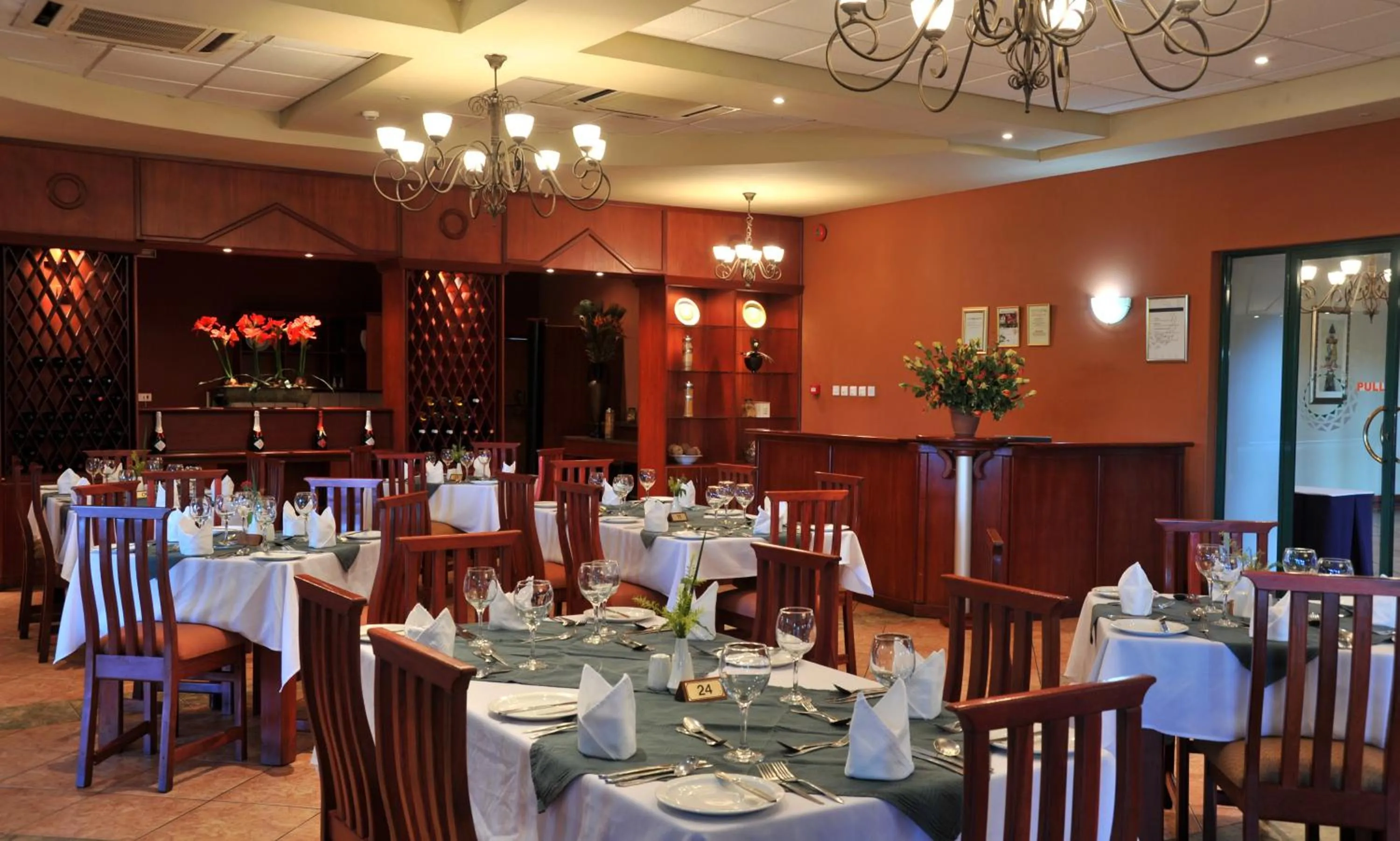 Restaurant/places to eat in M'kango Golfview Hotel
