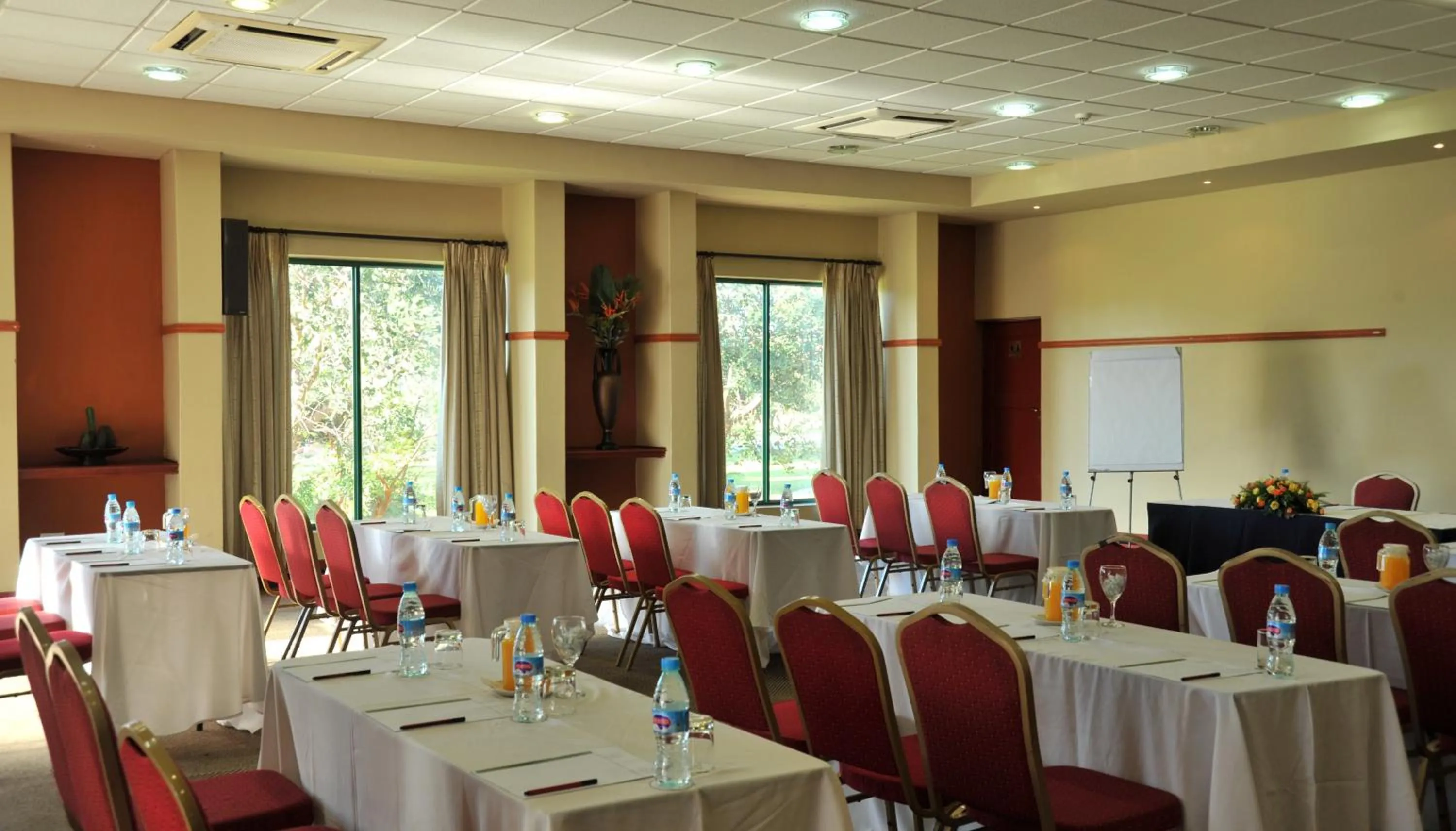 Business facilities in M'kango Golfview Hotel