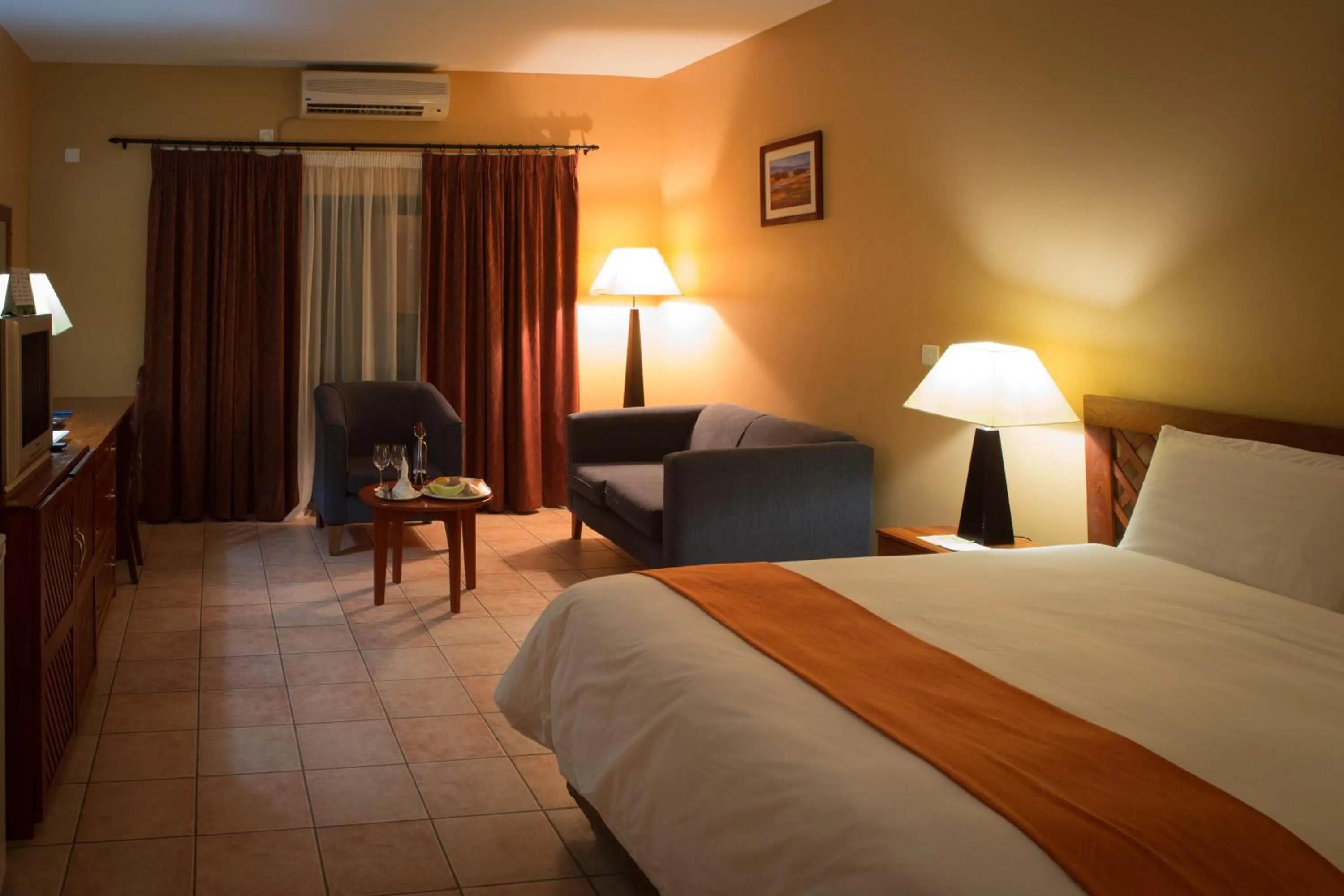 Bedroom, Bed in M'kango Golfview Hotel