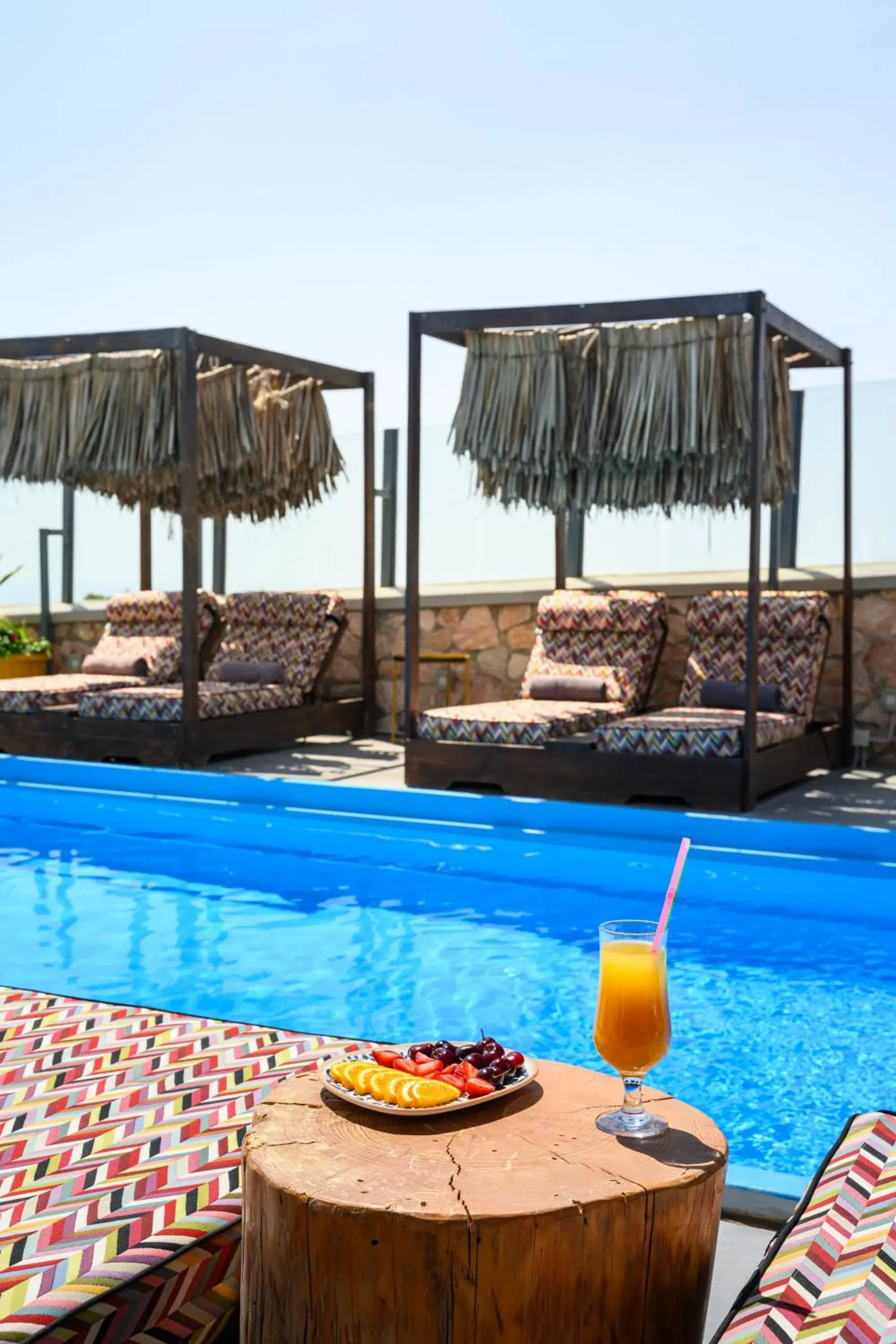 Swimming pool in Impressive One Swimming pool in Impressive One