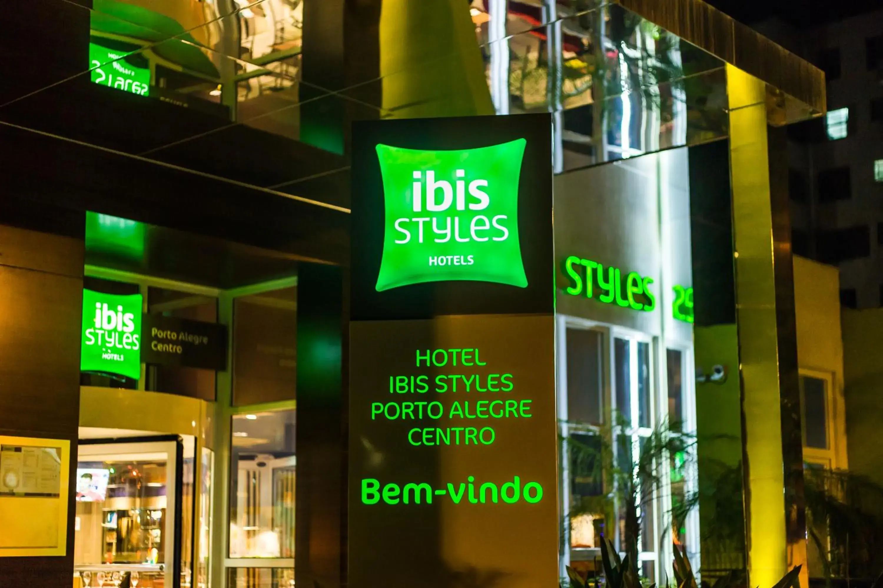 Facade/entrance in Ibis Styles Porto Alegre Centro Facade/entrance in Ibis Styles Porto Alegre Centro