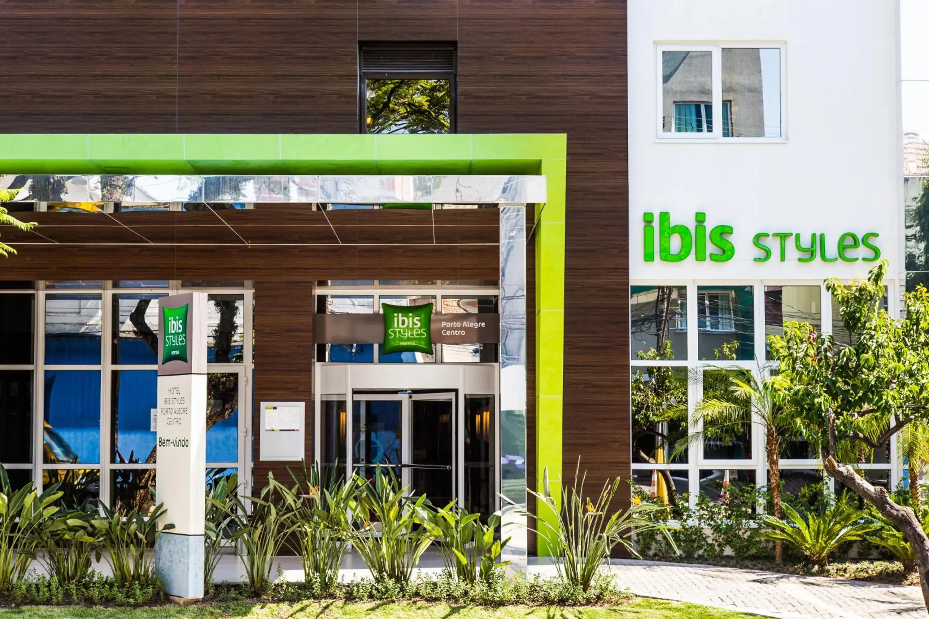 Facade/entrance in Ibis Styles Porto Alegre Centro Facade/entrance in Ibis Styles Porto Alegre Centro