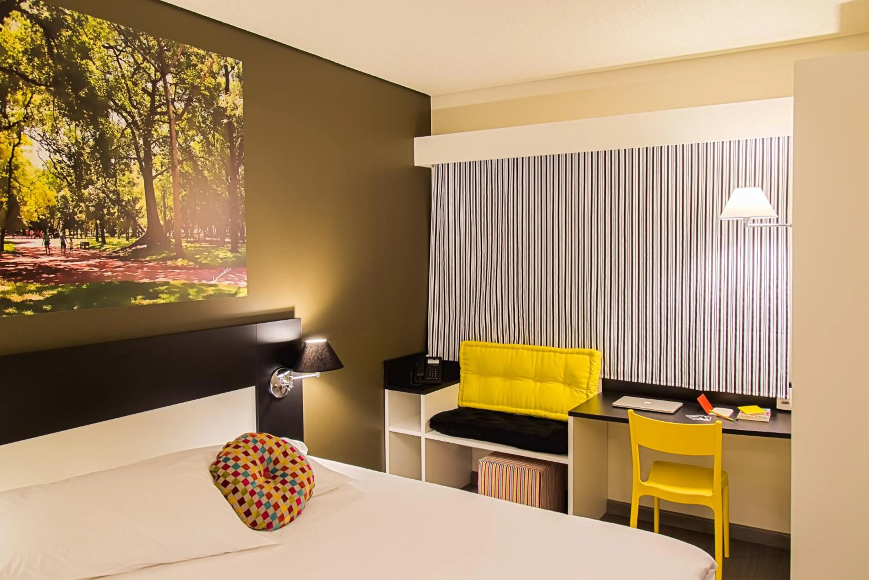 Photo of the whole room, Bed in Ibis Styles Porto Alegre Centro