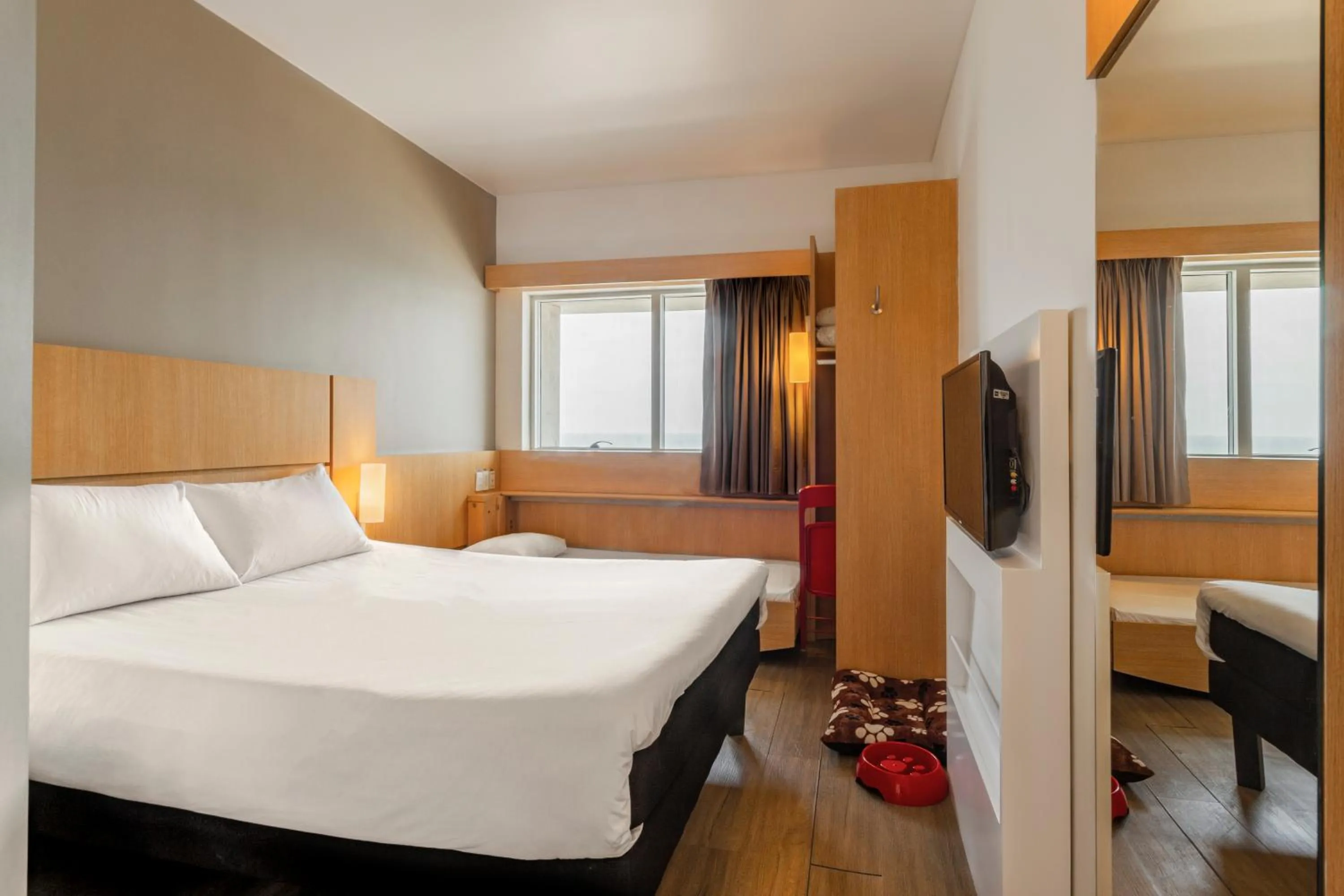 Sea view, Bed in ibis Cartagena Marbella