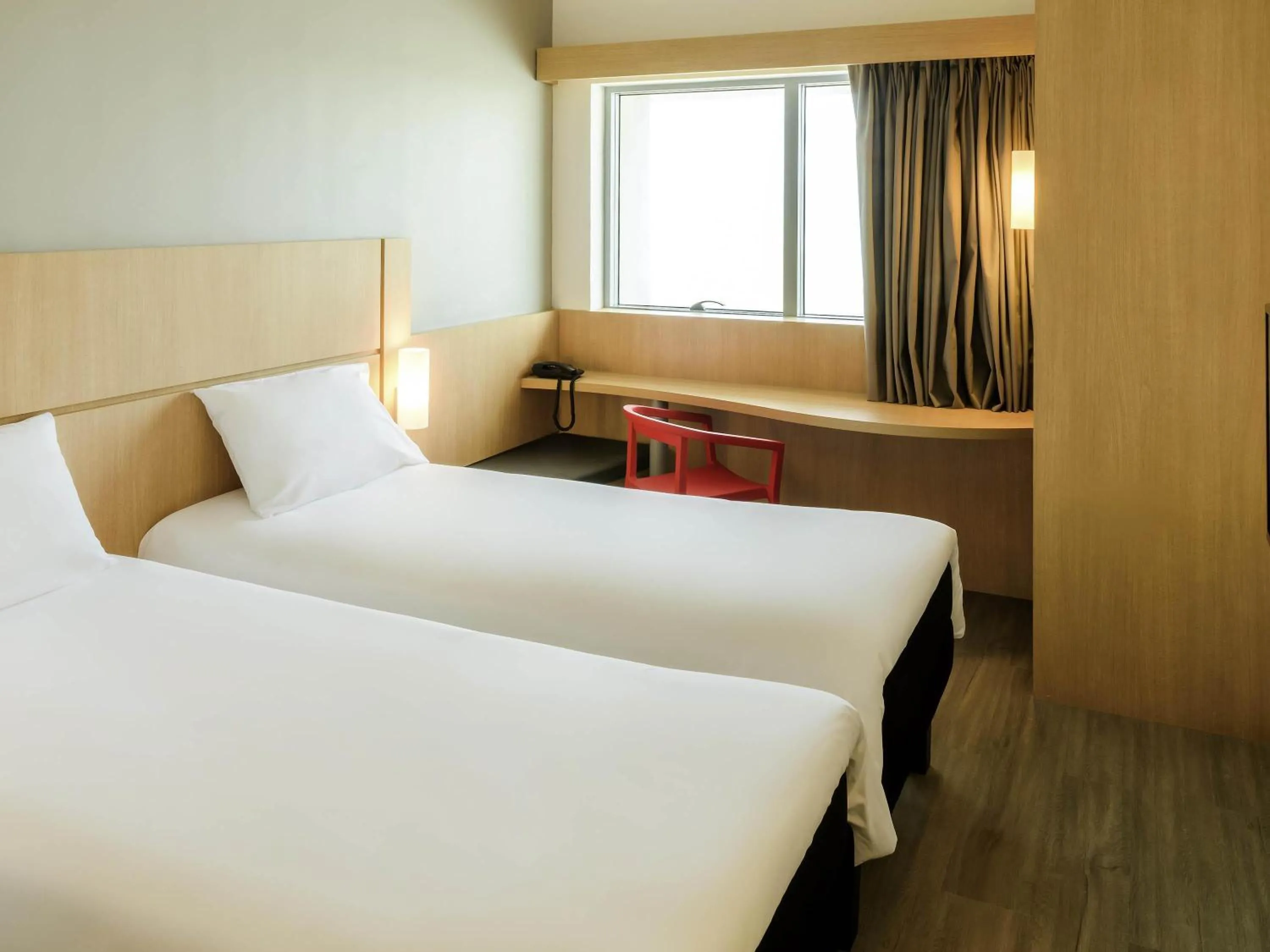 Bedroom, Bed in ibis Cartagena Marbella