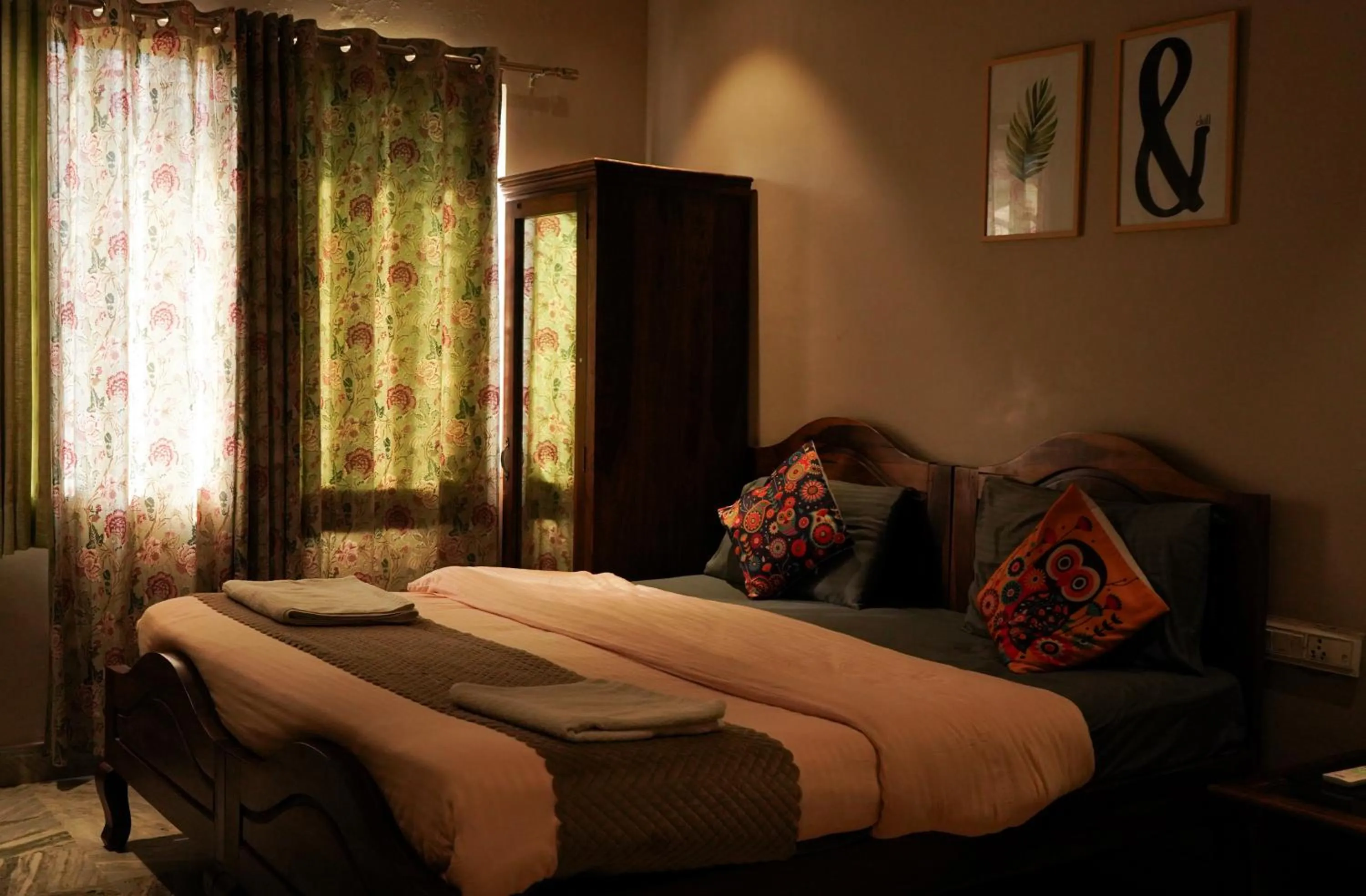 Photo of the whole room, Bed in J Startup House, Jaipur - C Scheme