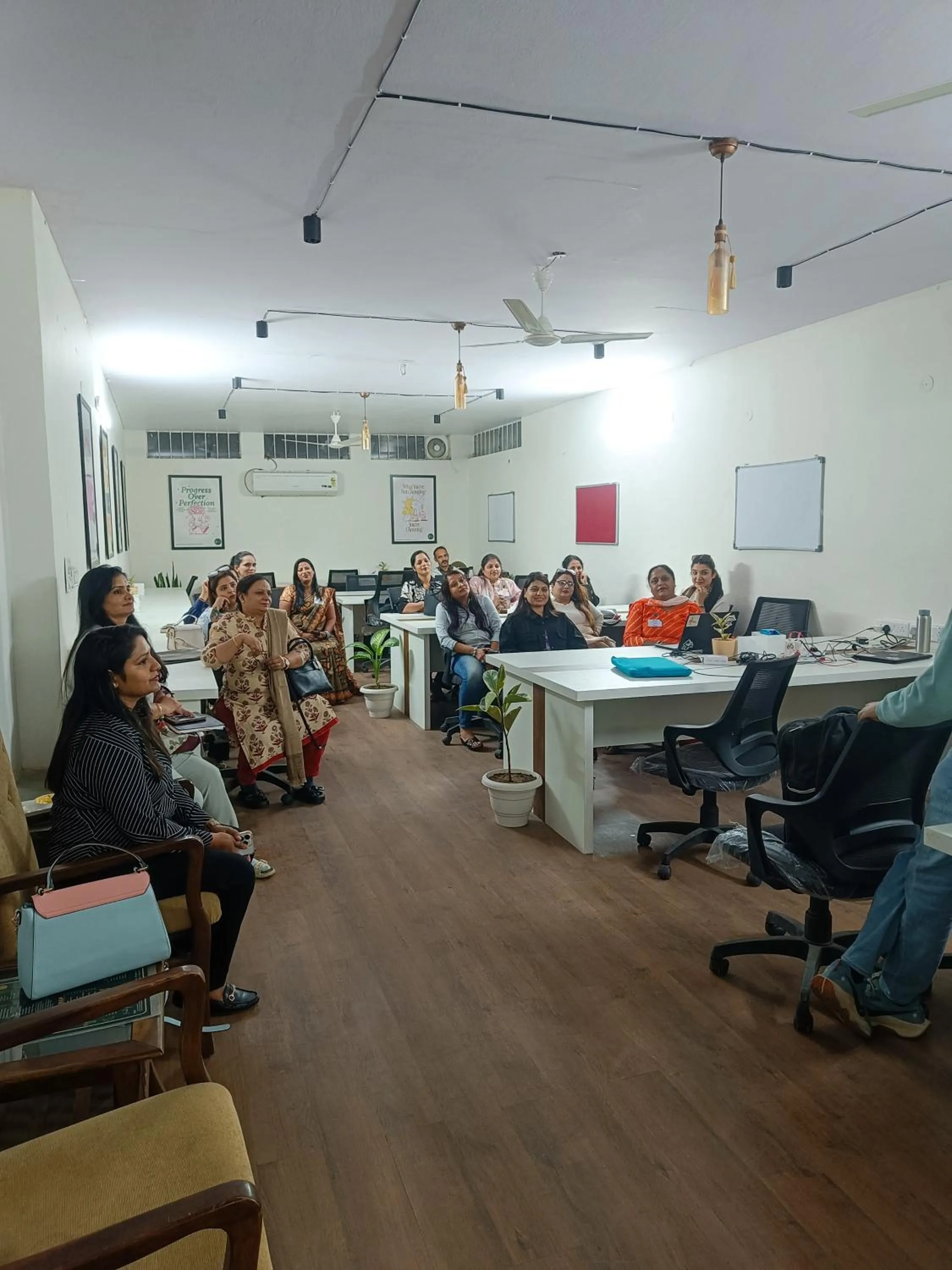 Communal lounge/ TV room in J Startup House, Jaipur - C Scheme