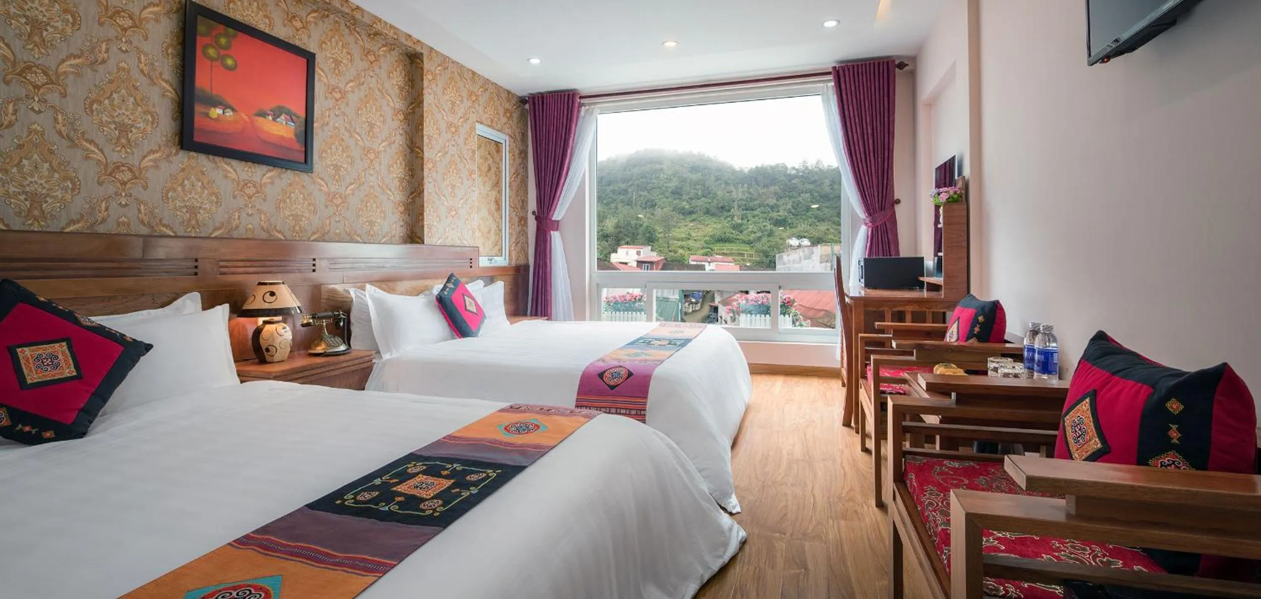 Saparis Station Hostel & Travel
