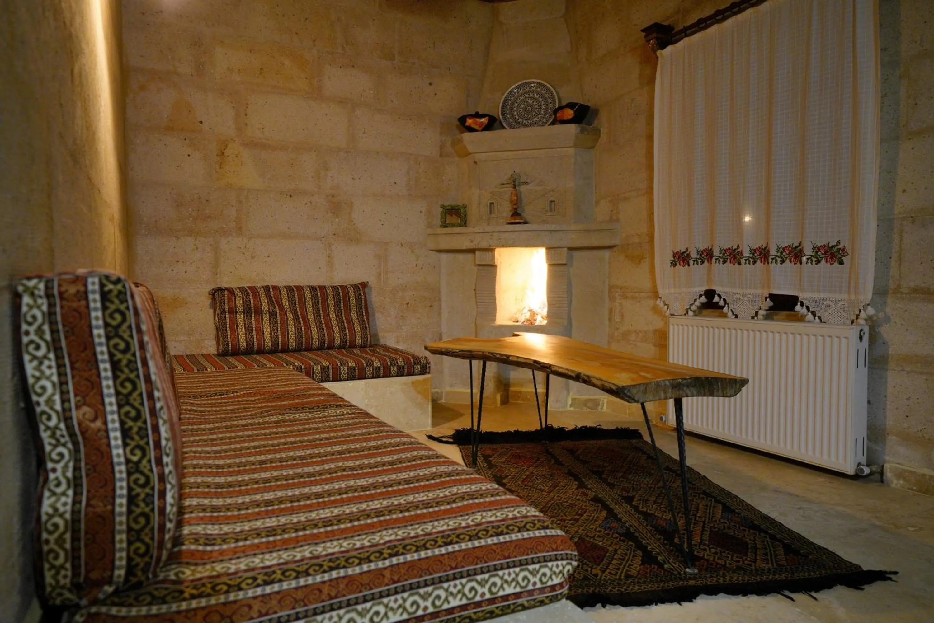 Premium Quadruple Room in Glory Art Stone House
