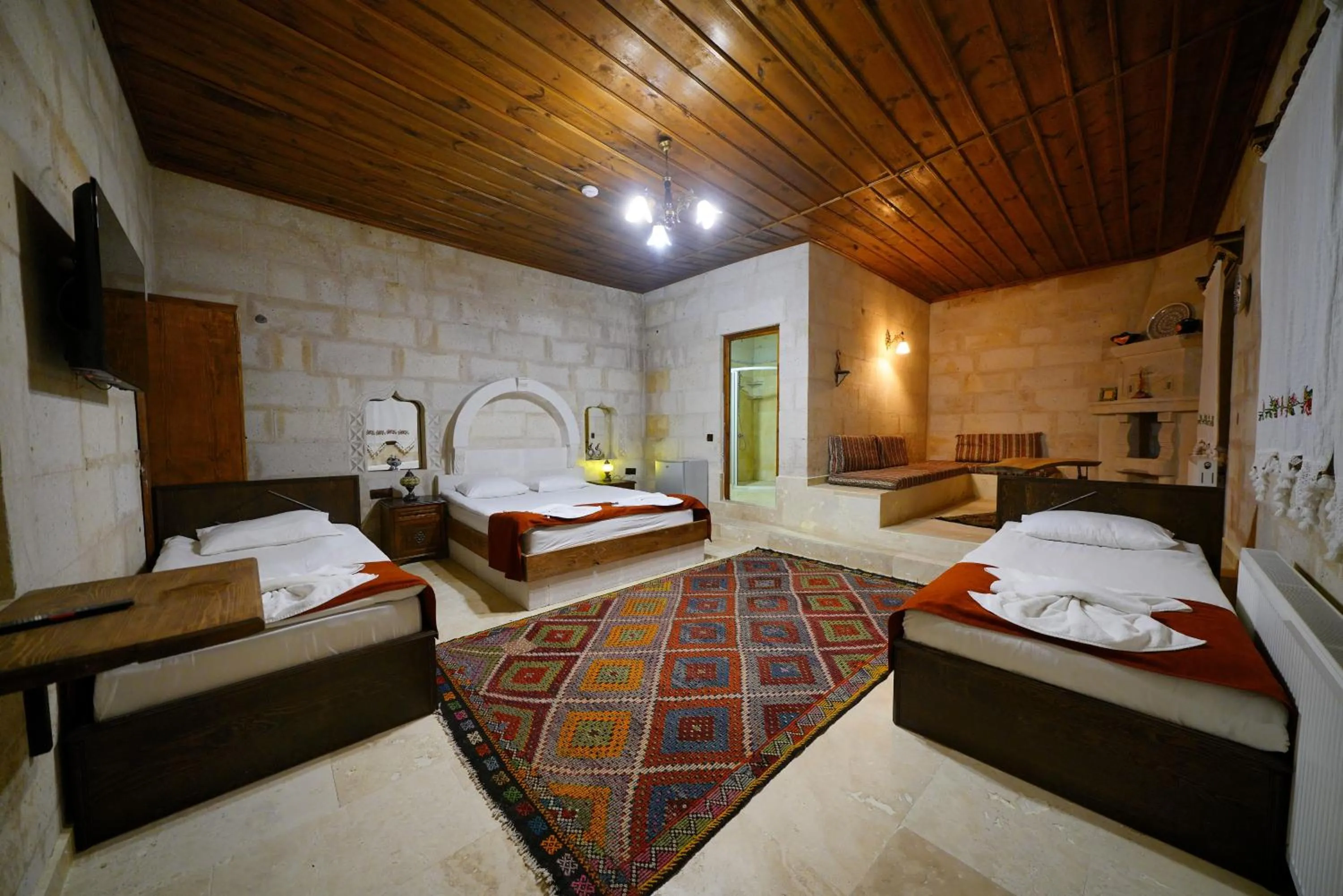 Premium Quadruple Room in Glory Art Stone House
