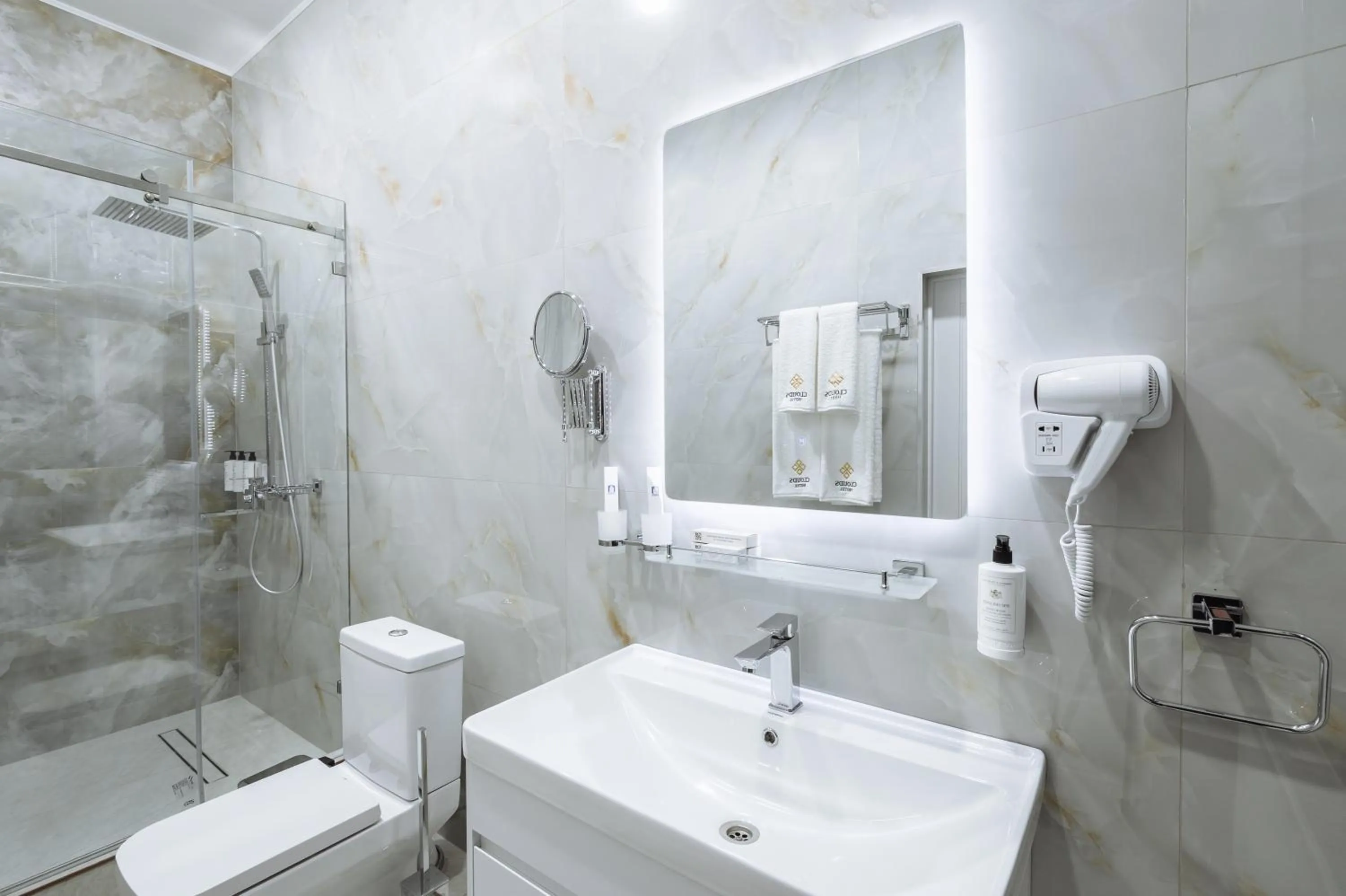 Shower in Clouds Hotel