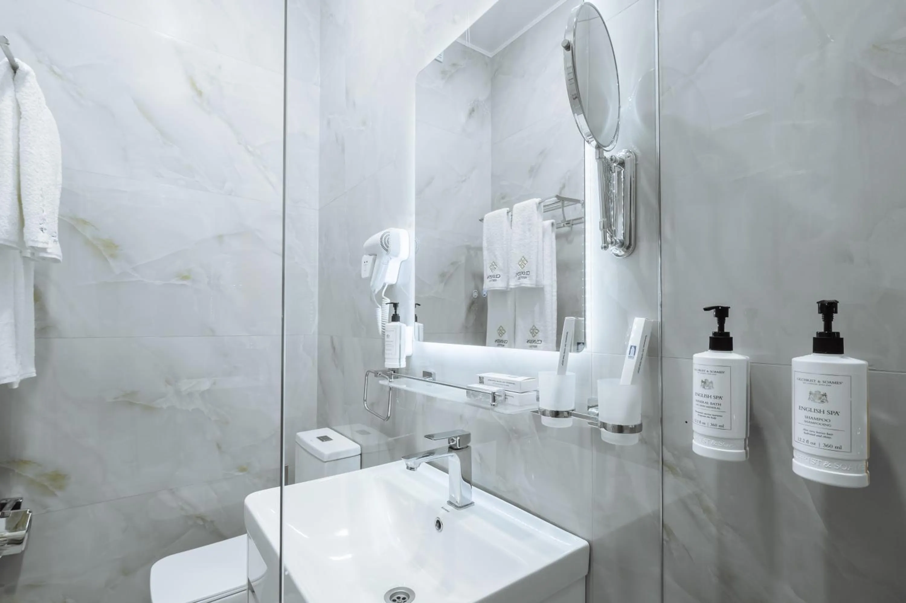 Shower in Clouds Hotel