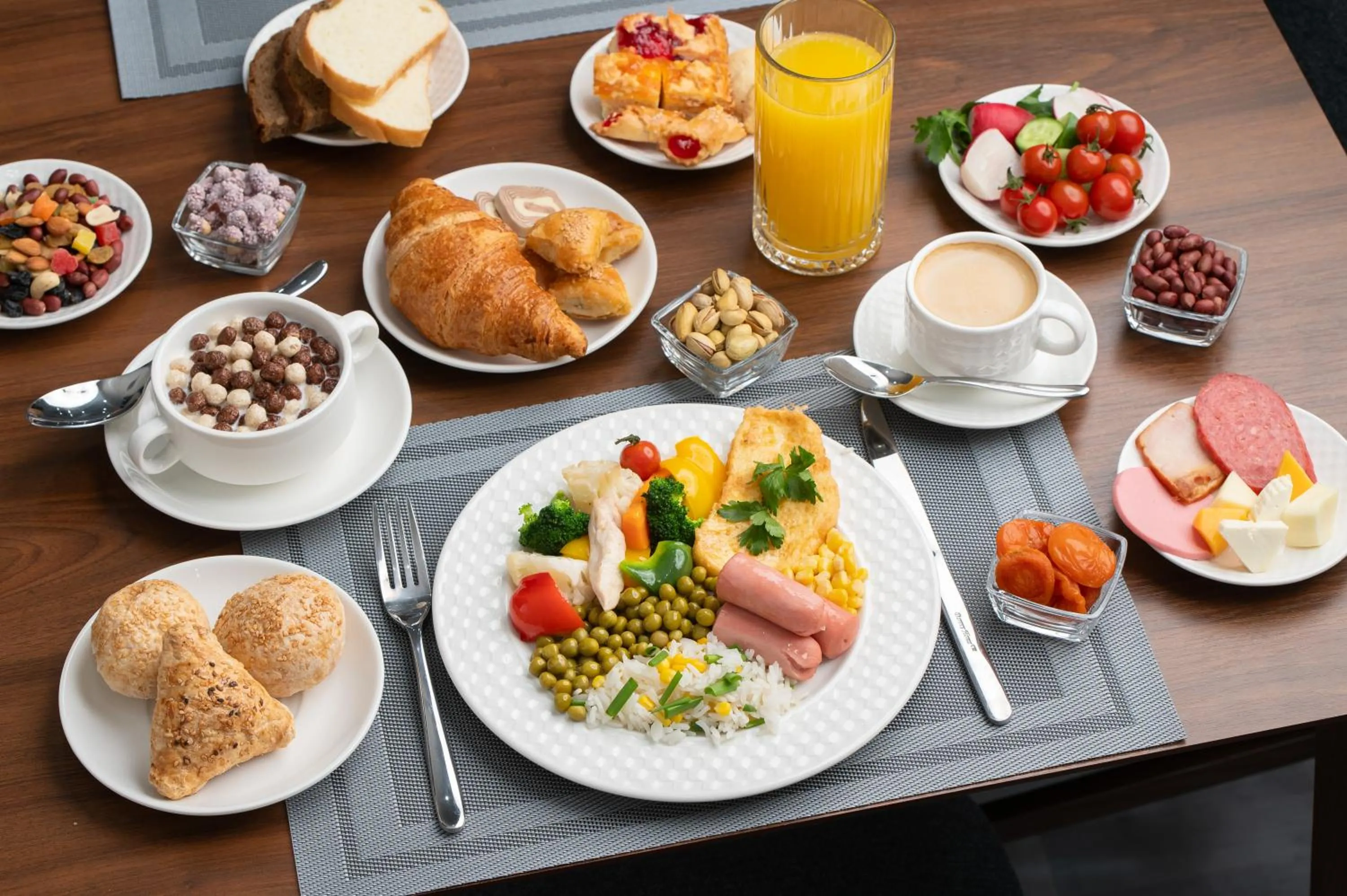 Food and drinks in Clouds Hotel