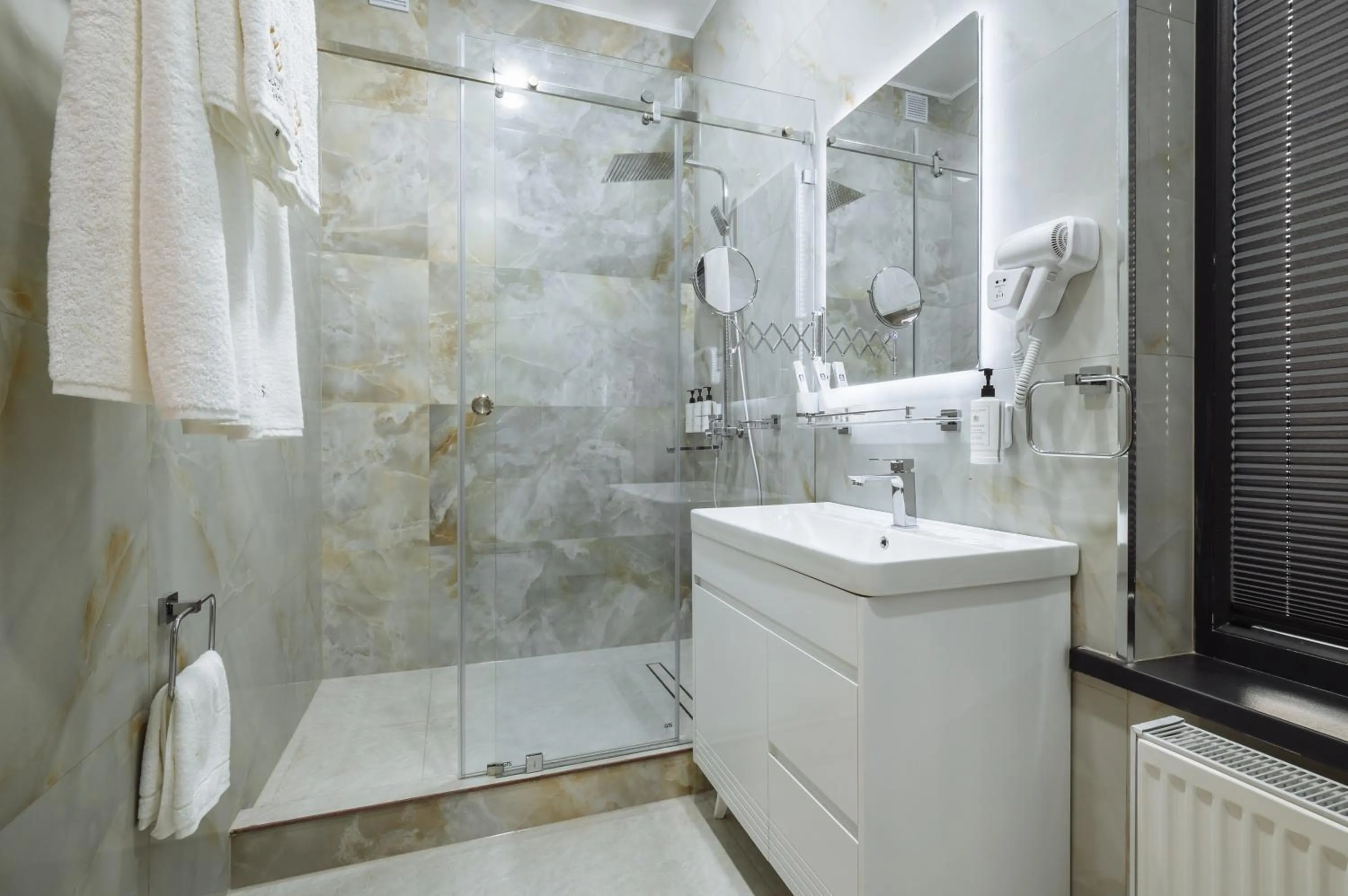 Shower in Clouds Hotel