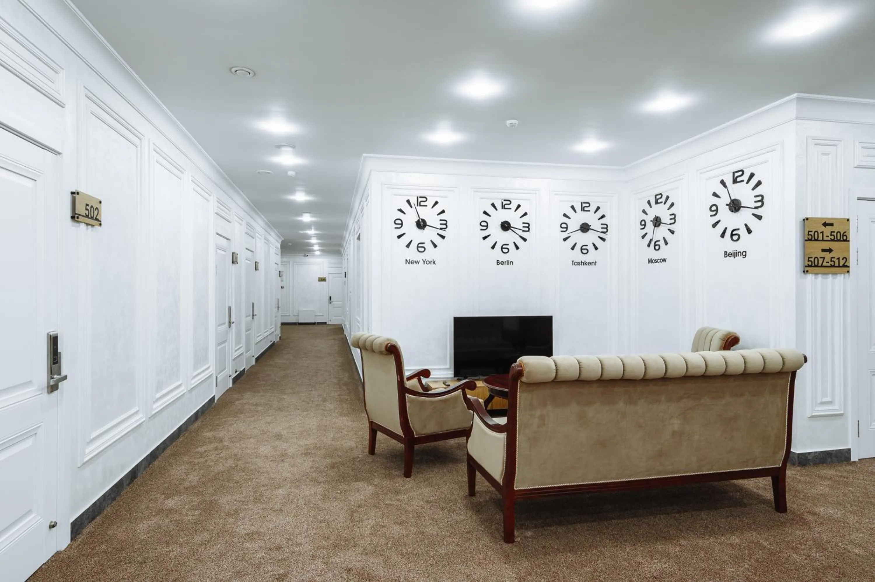 TV and multimedia in Clouds Hotel