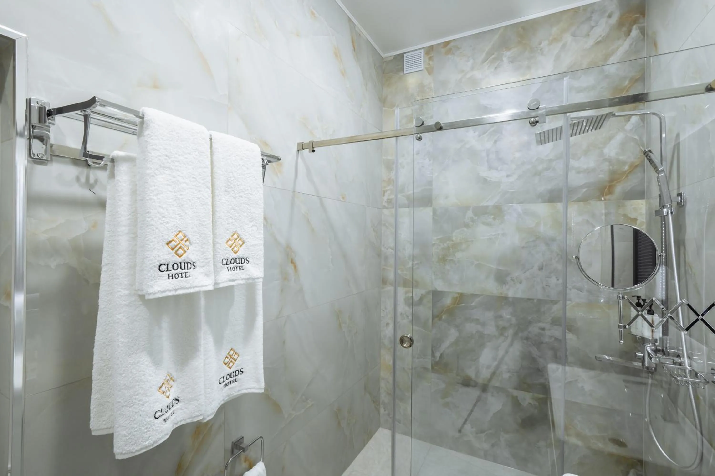 Shower in Clouds Hotel