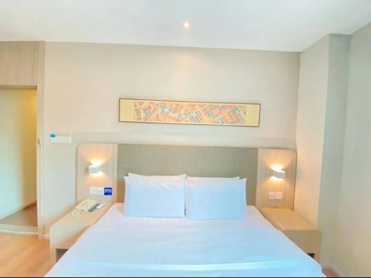 Photo of the whole room in Hanting Shanghai Zhoupu Metro Subway Hotel