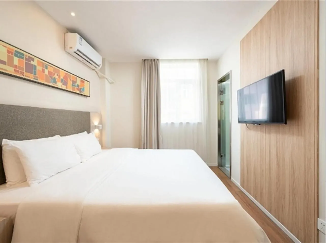 Photo of the whole room in Hanting Shanghai Zhoupu Metro Subway Hotel