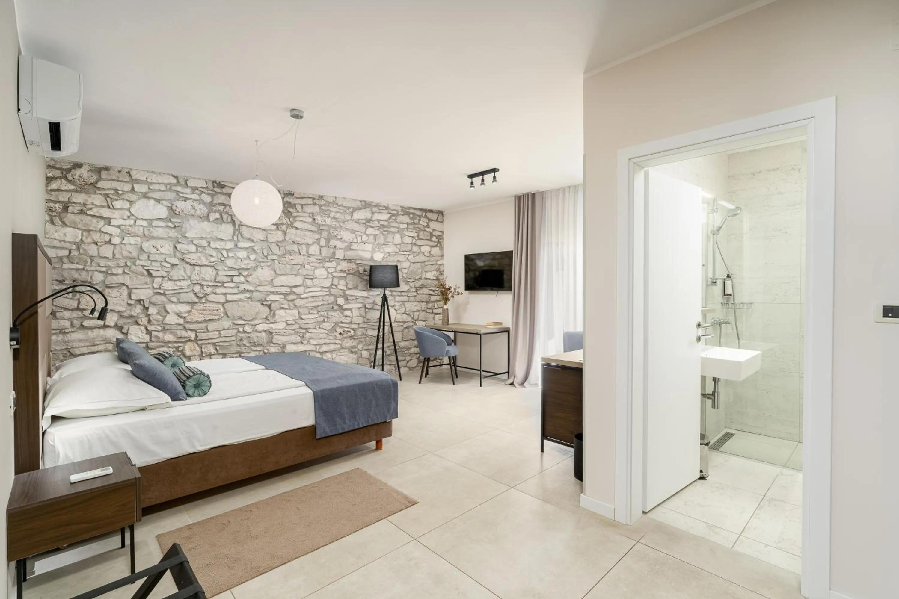 Photo of the whole room, Bed in Al Porto Suites - NEW!