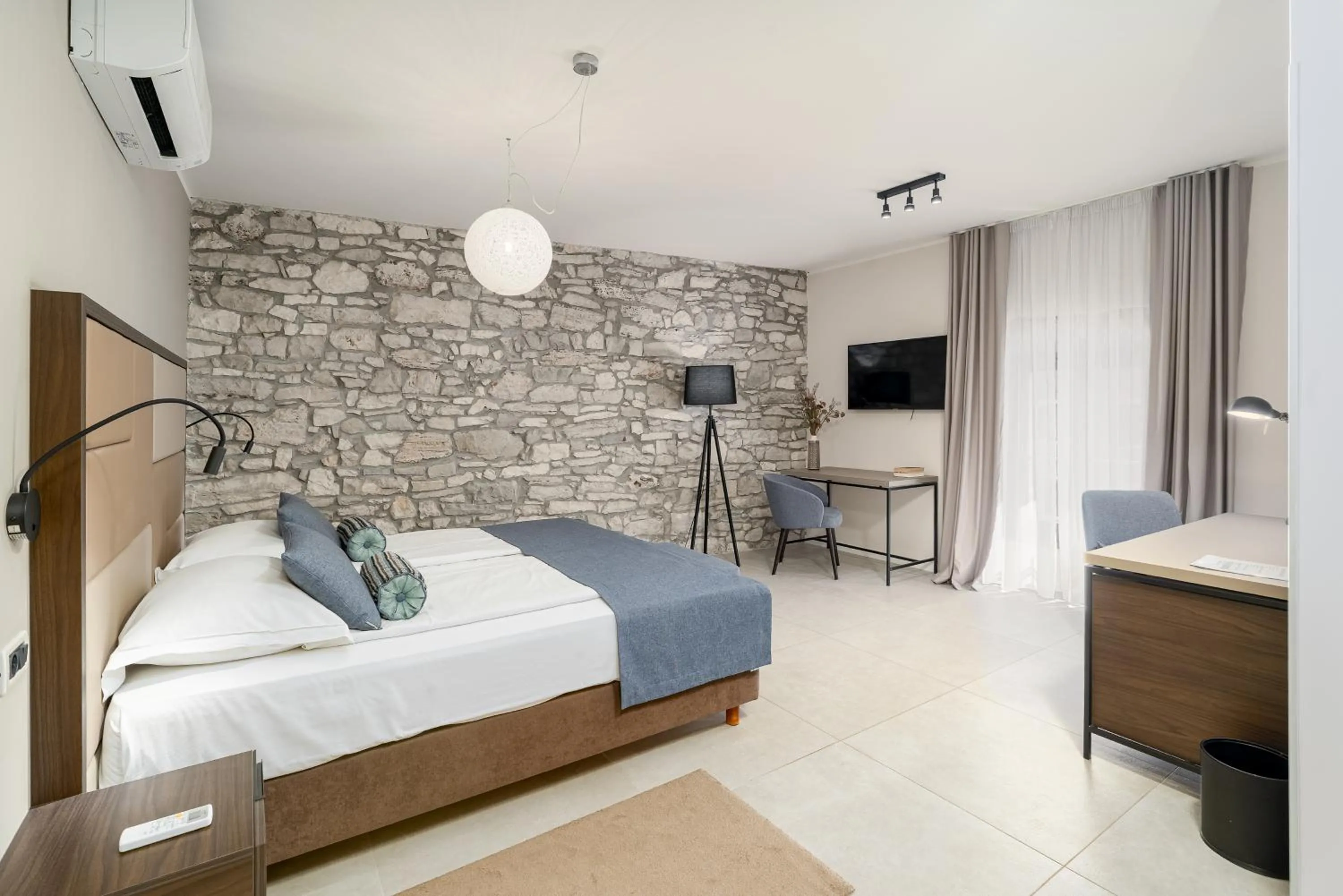 Photo of the whole room, Bed in Al Porto Suites - NEW!