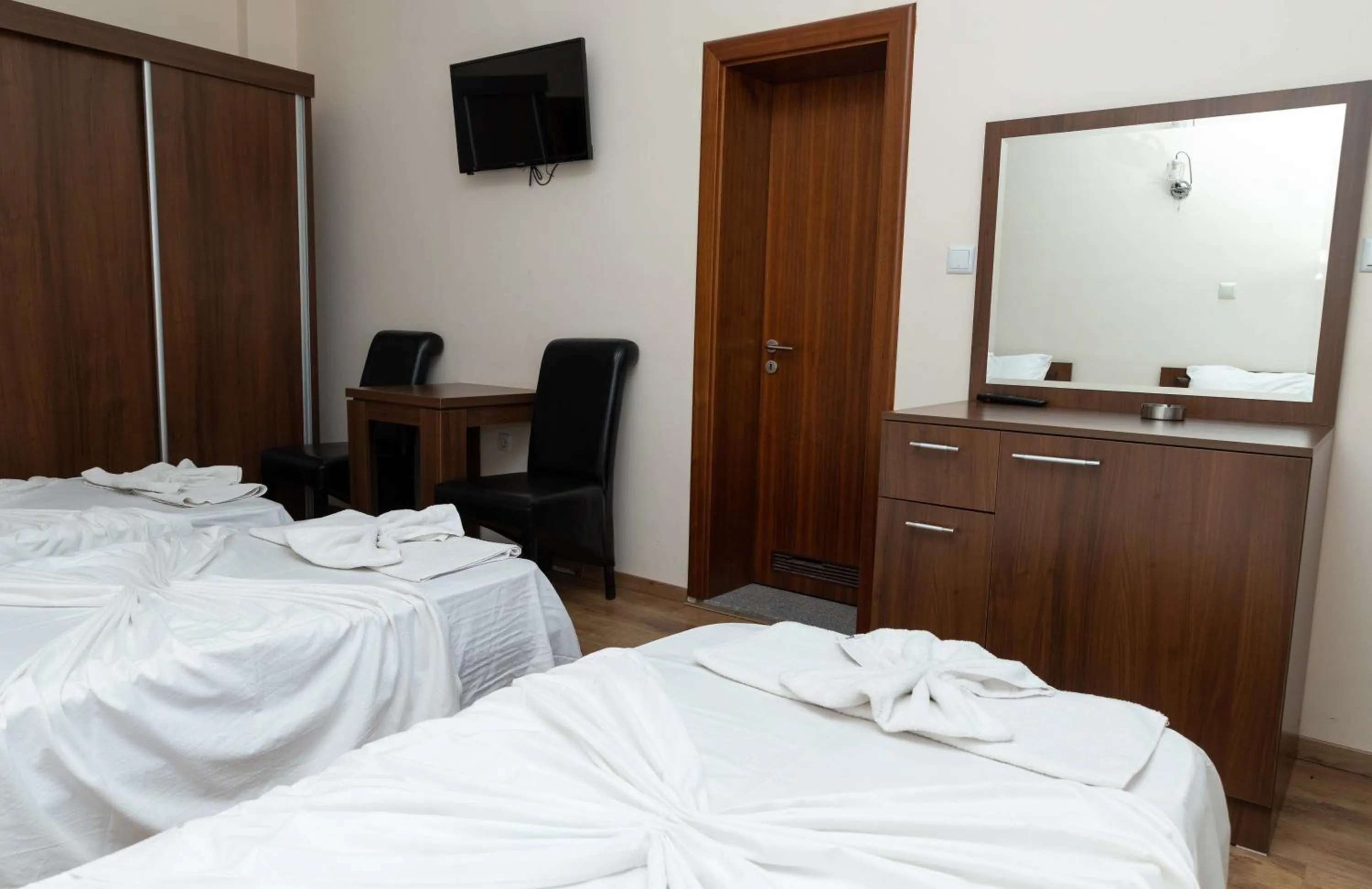 Photo of the whole room, Bed in Hotel Leo