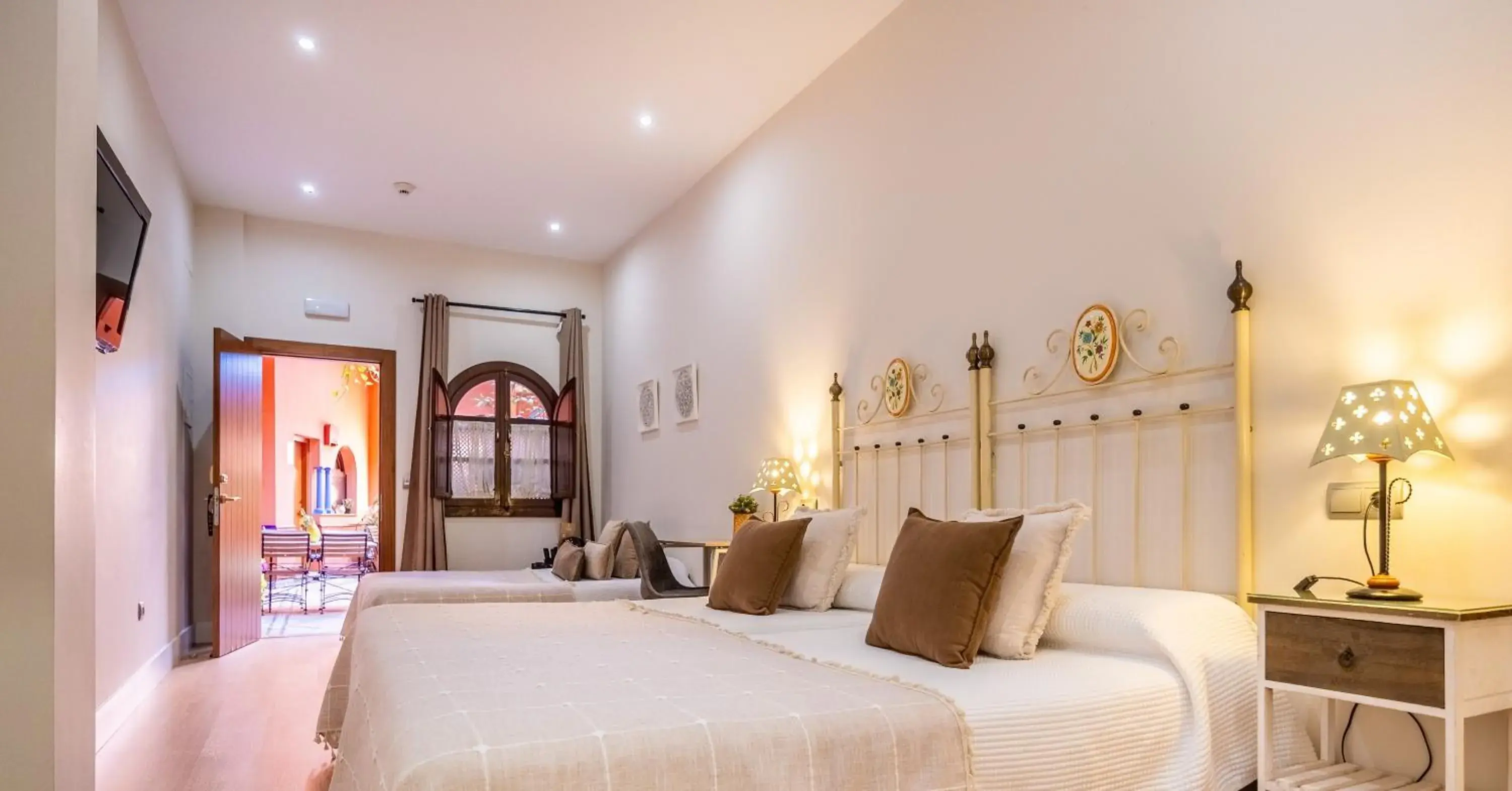 Property building, Bed in Patio de La Alameda Property building, Bed in Patio de La Alameda