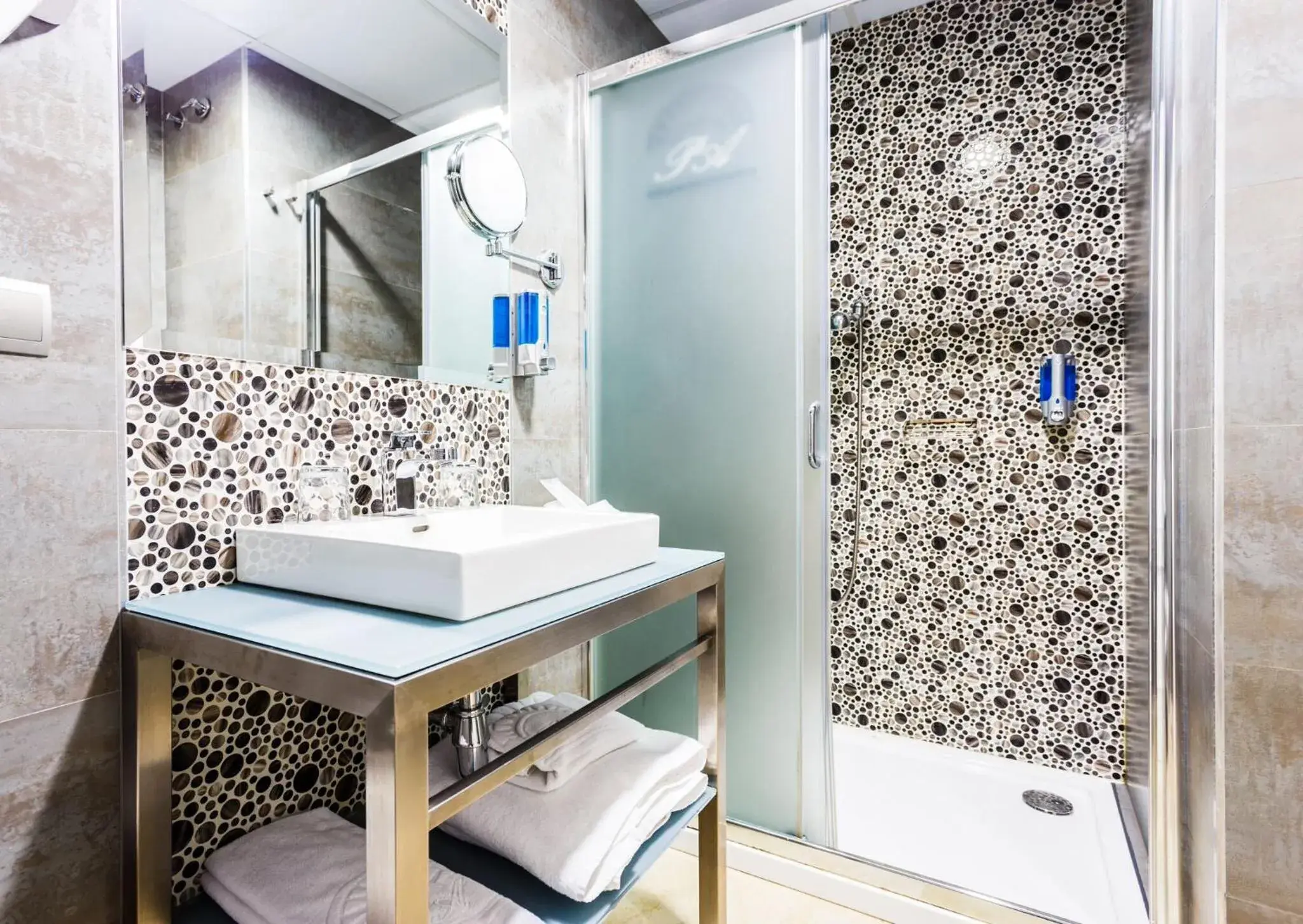 Bathroom in Patio de La Alameda Bathroom in Patio de La Alameda