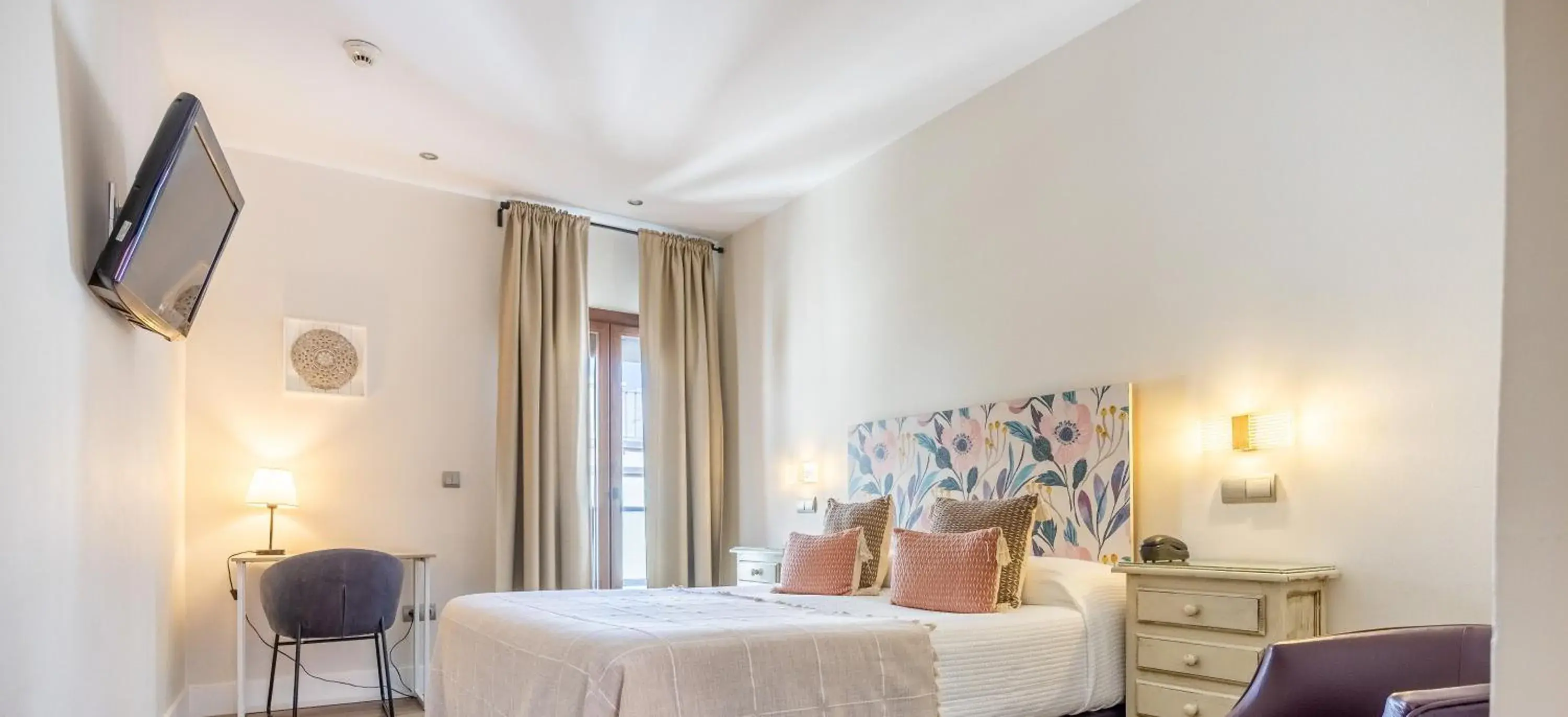 Property building, Bed in Patio de La Alameda Property building, Bed in Patio de La Alameda