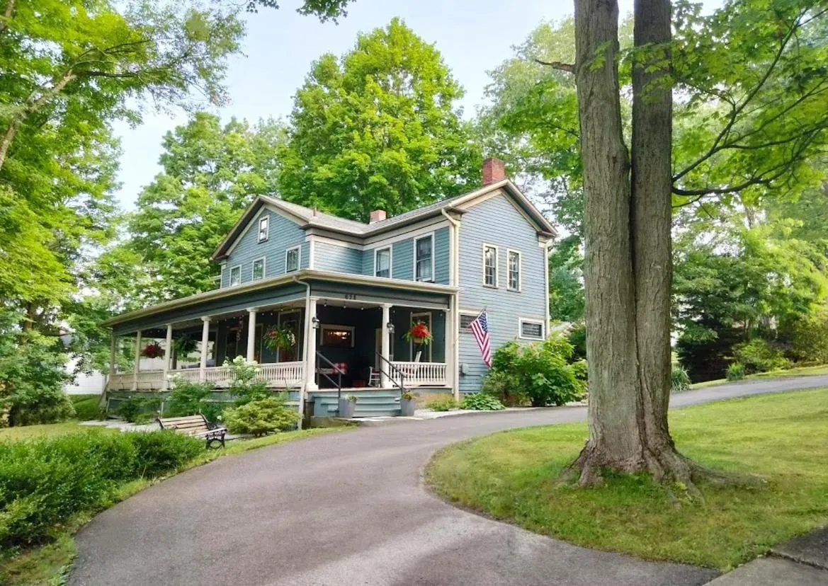 Property building in Highland Guesthouse