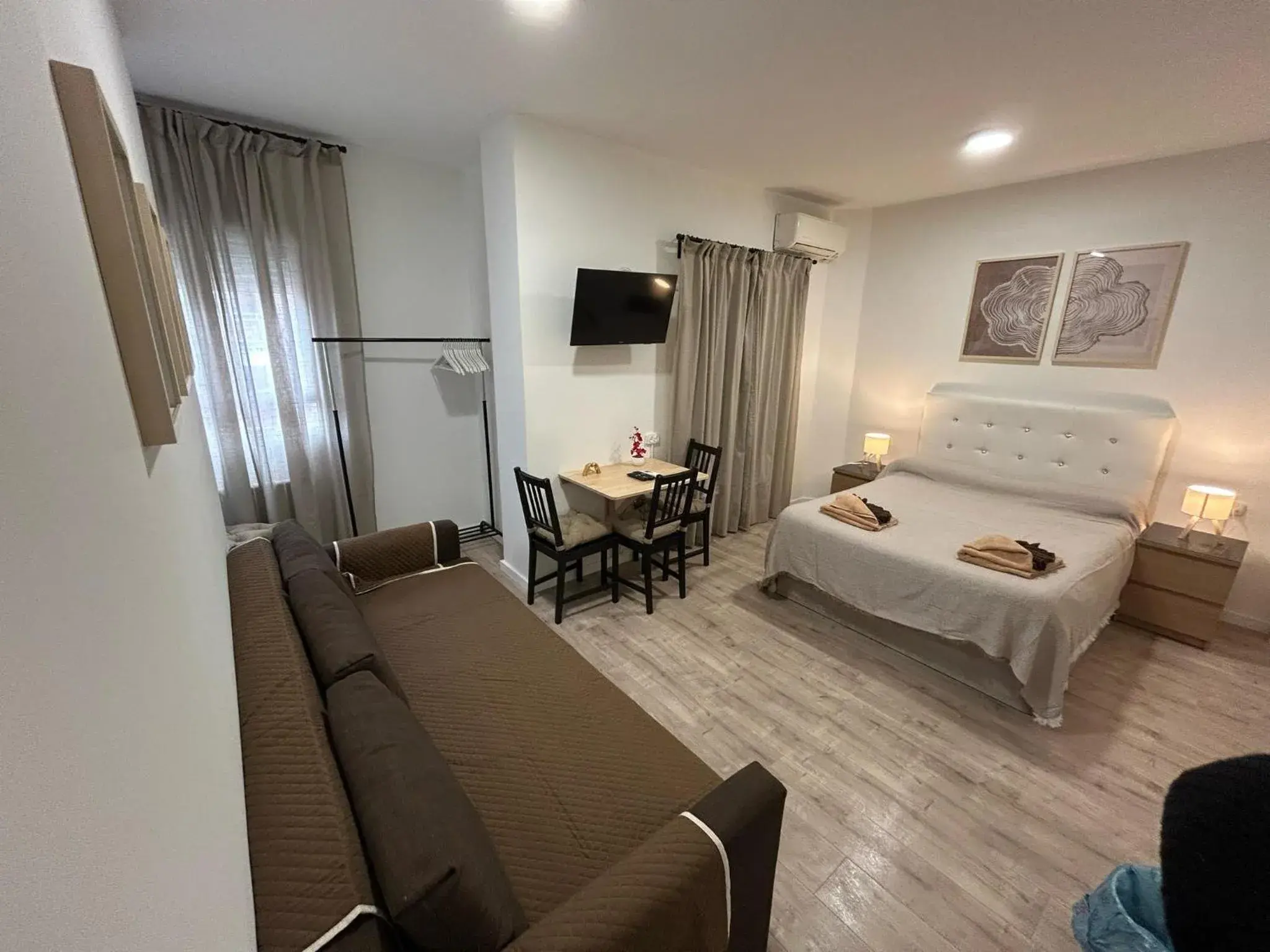Quadruple Room with Shared Bathroom in Habitaciones en Embajadores Quadruple Room with Shared Bathroom in Habitaciones en Embajadores