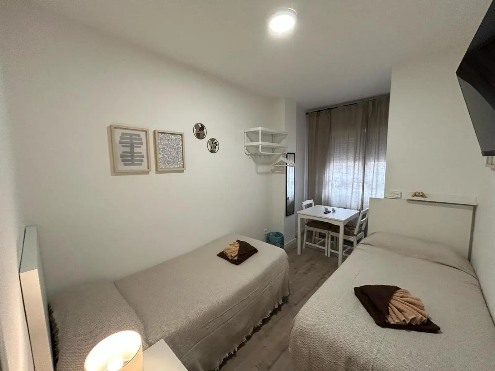 Standard Twin Room with Shared Bathroom in Habitaciones en Embajadores Standard Twin Room with Shared Bathroom in Habitaciones en Embajadores