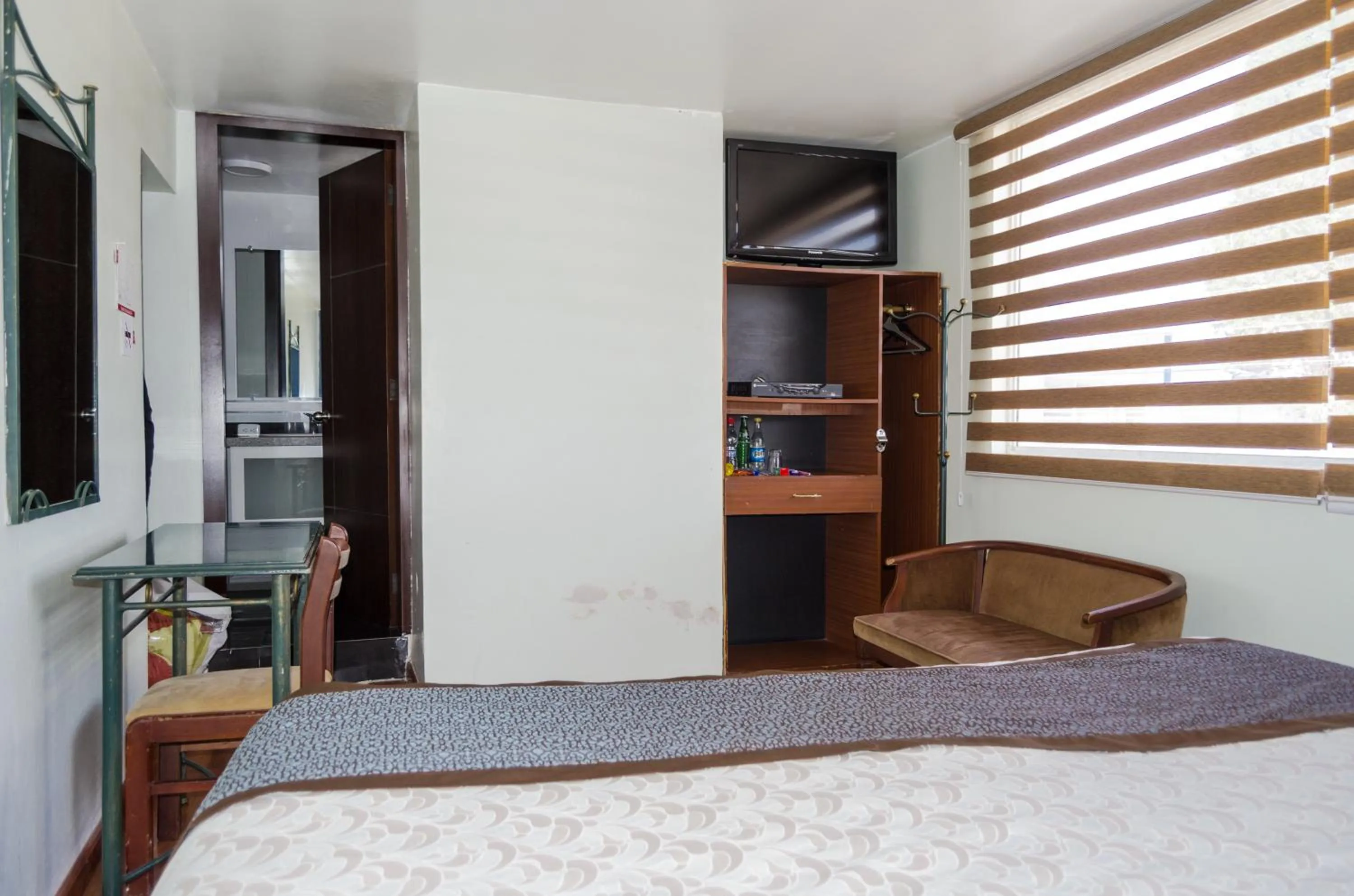 Seating area, Bed in Hotel El Altar