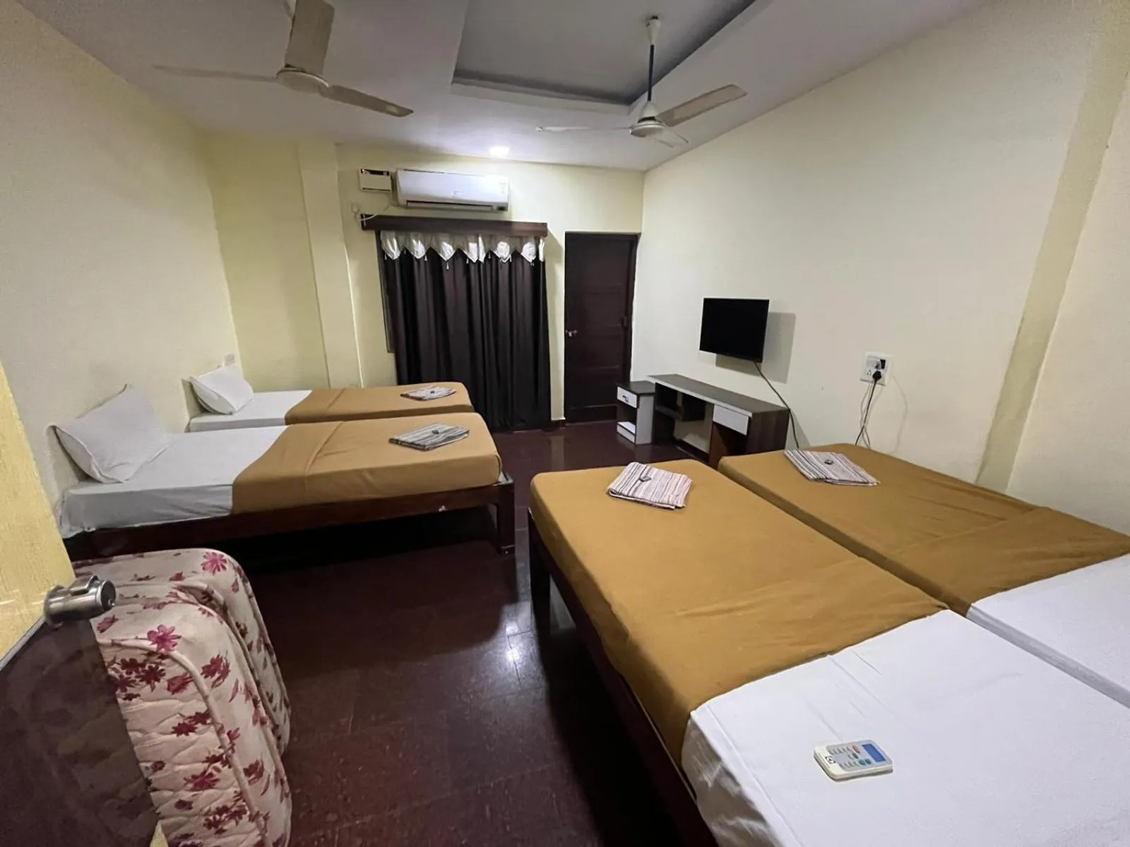 Bed in Hotel City Comfort