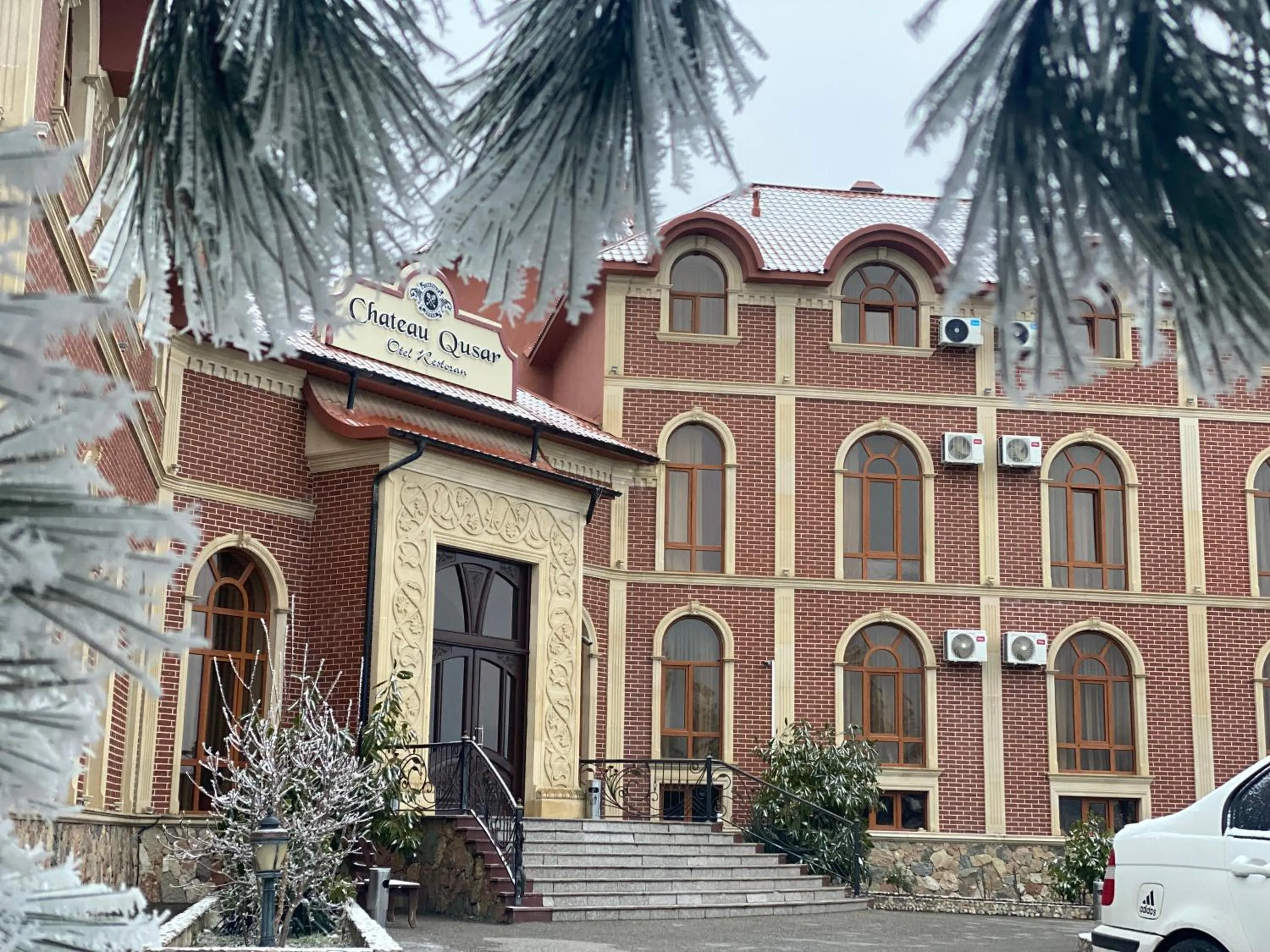 Chateau Qusar Hotel & Restaurant