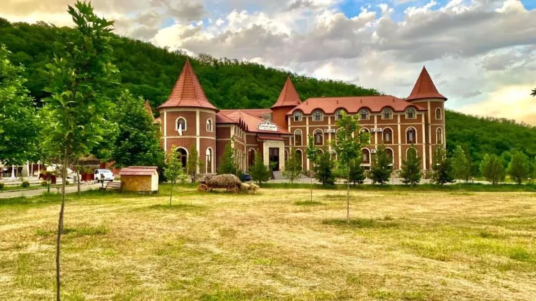 Chateau Qusar Hotel & Restaurant