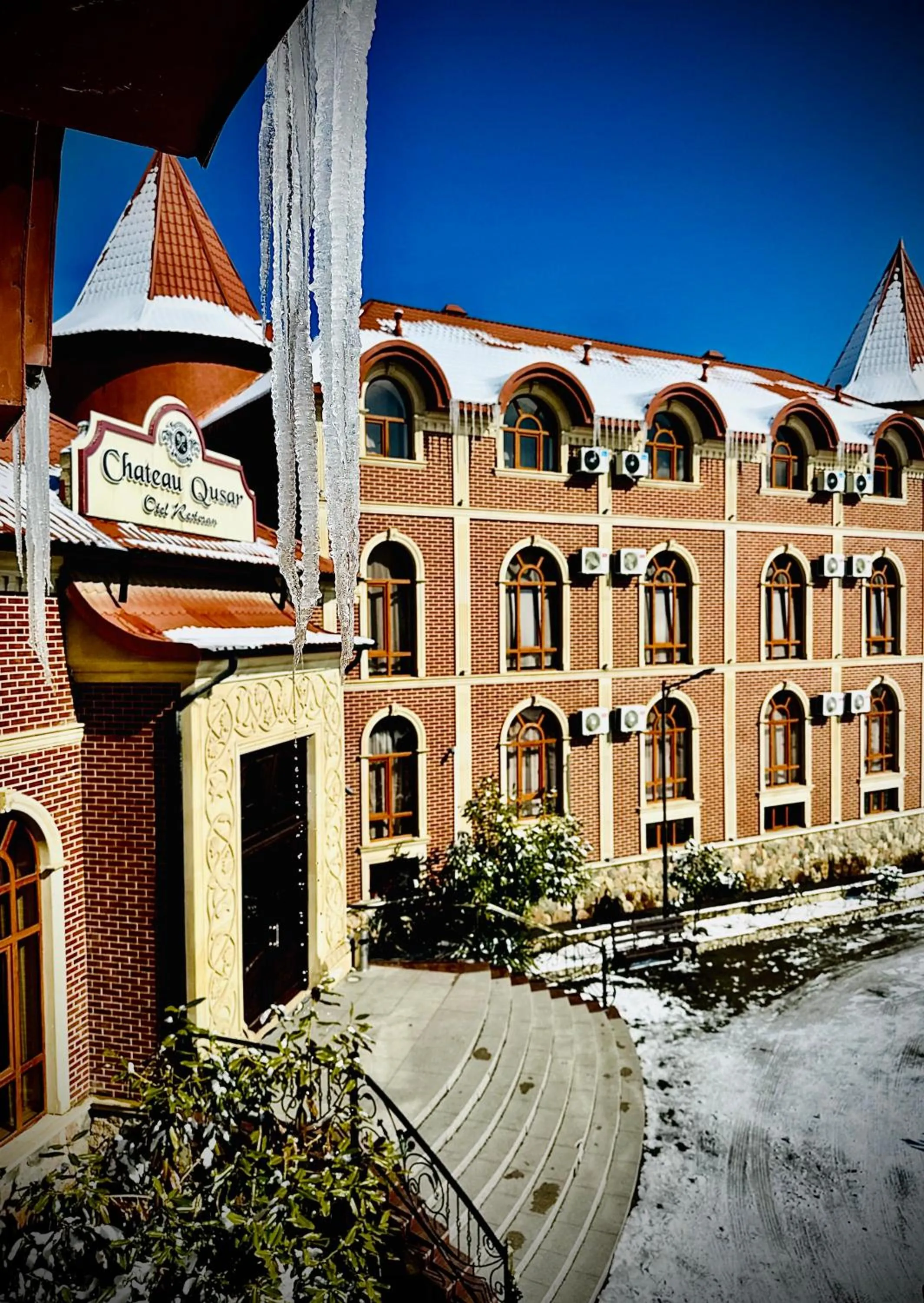 Chateau Qusar Hotel & Restaurant