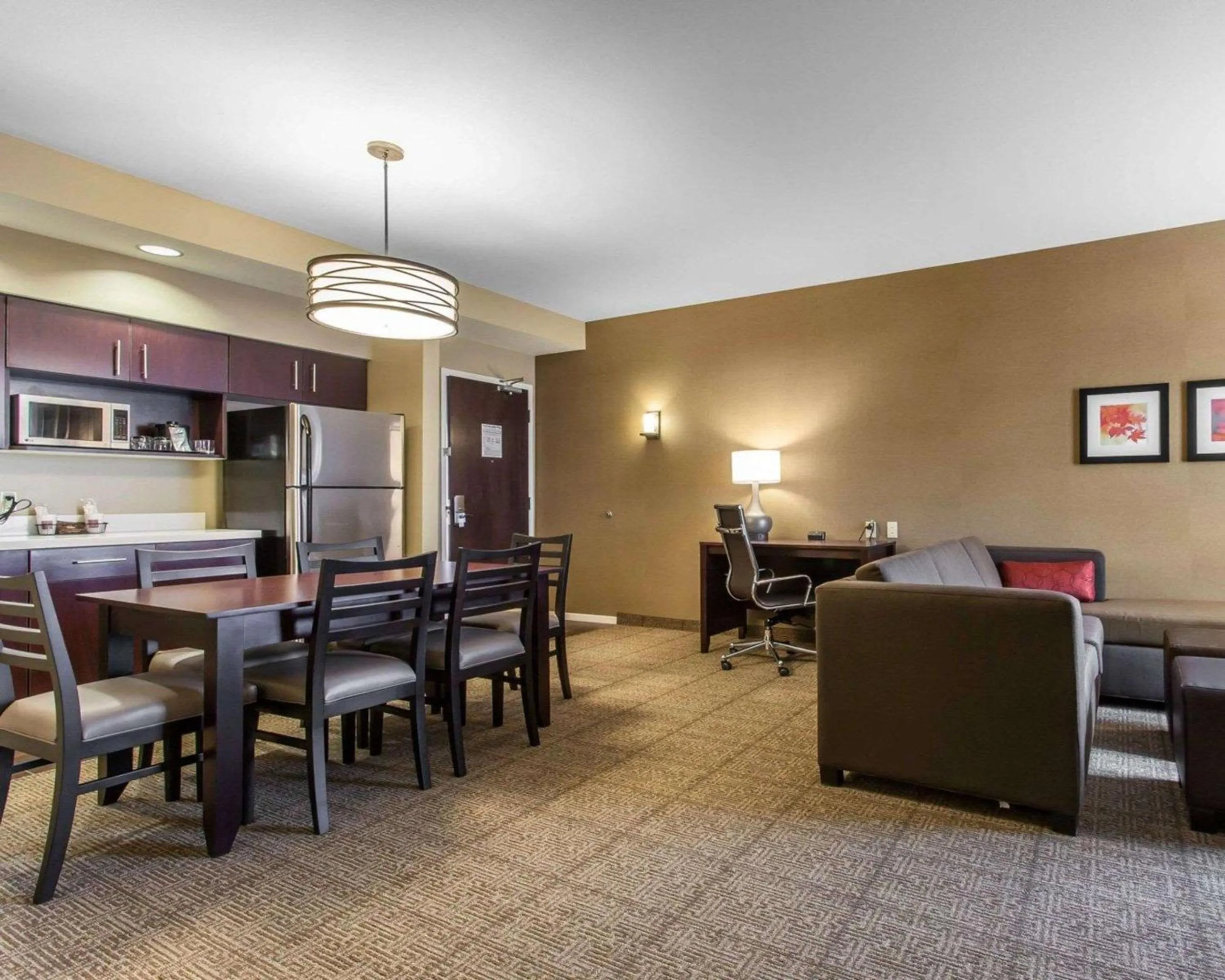 Bedroom in Comfort Suites-Youngstown North