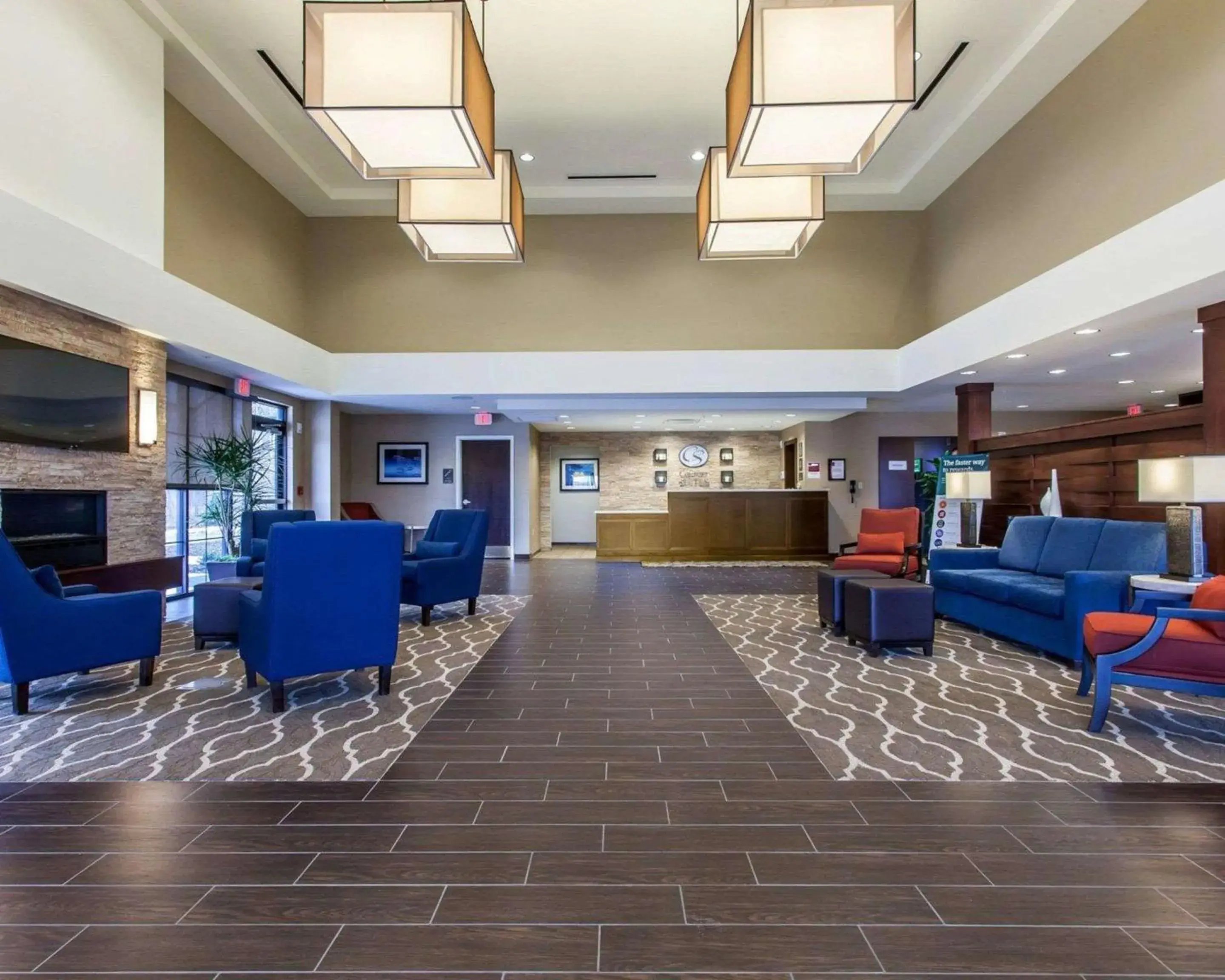 Lobby or reception in Comfort Suites-Youngstown North Lobby or reception in Comfort Suites-Youngstown North