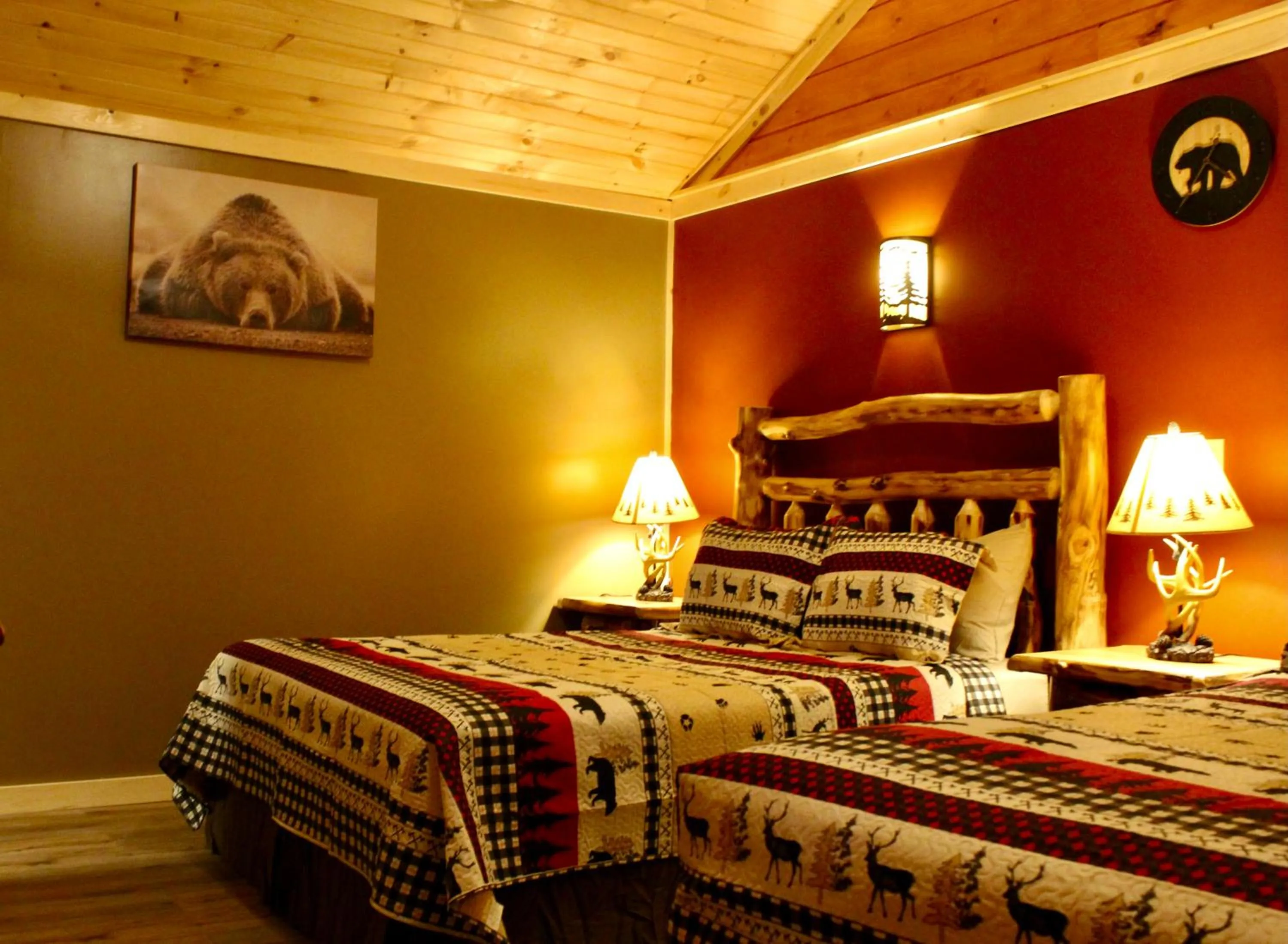 Bed in The Sundowner on Lake George