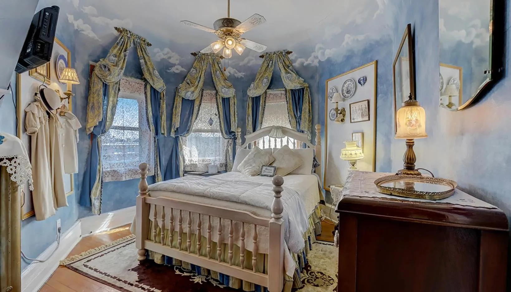 Bedroom, Bed in Schuster Mansion Bed & Breakfast