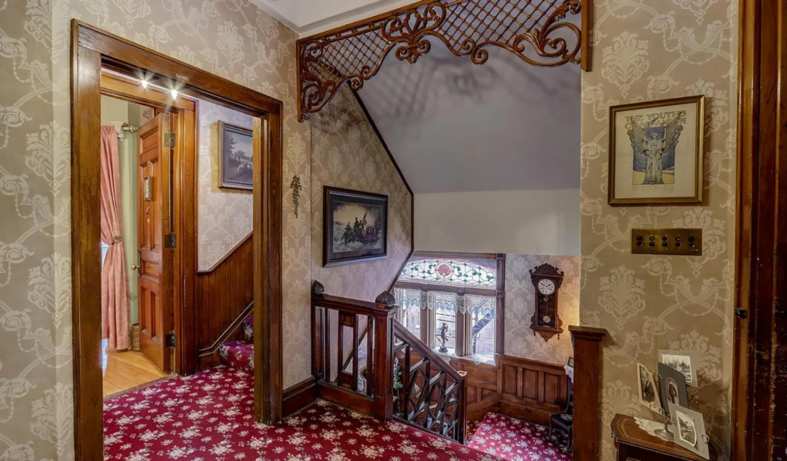 Property building in Schuster Mansion Bed & Breakfast