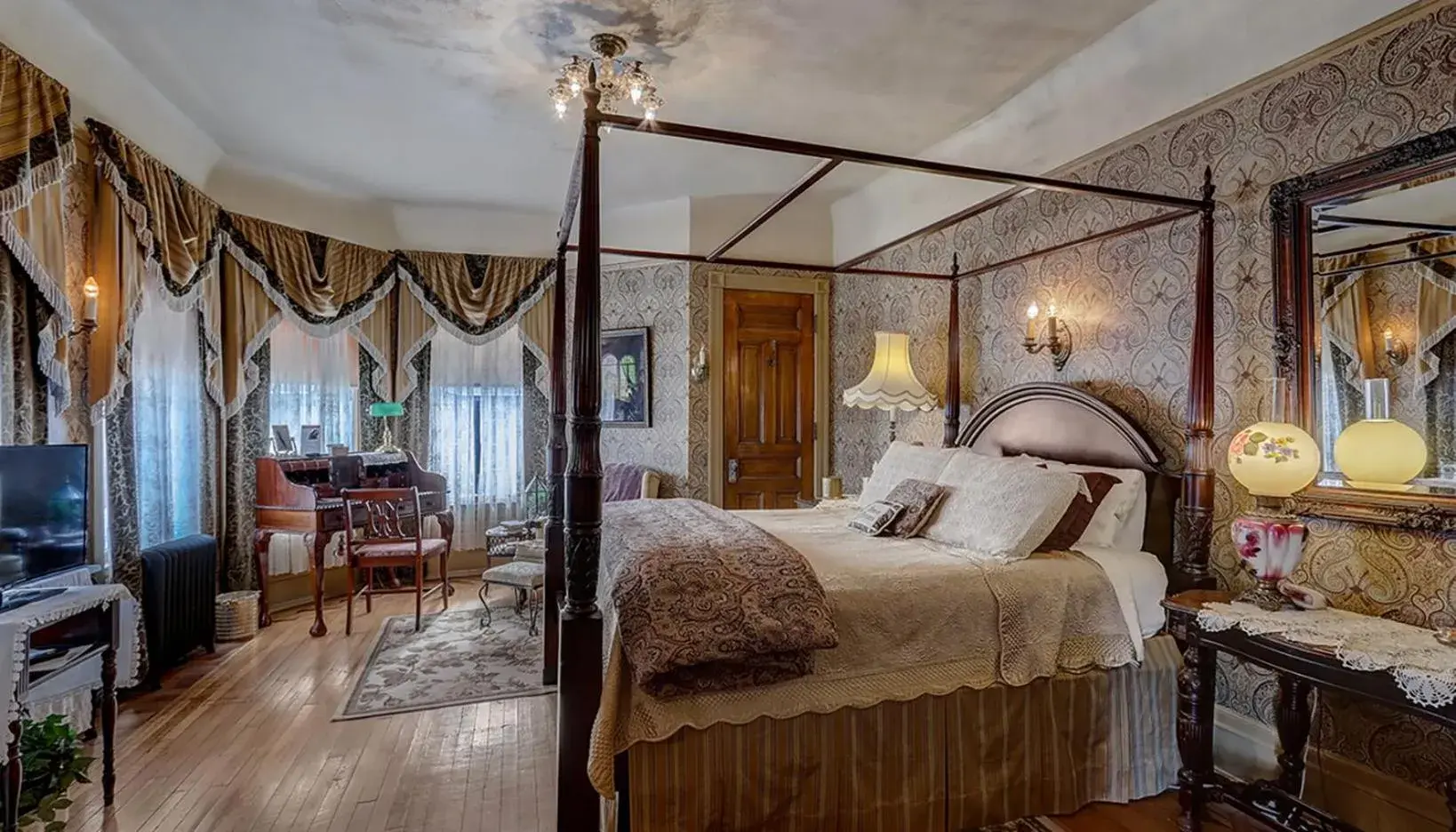 Bedroom, Bed in Schuster Mansion Bed & Breakfast Bedroom, Bed in Schuster Mansion Bed & Breakfast